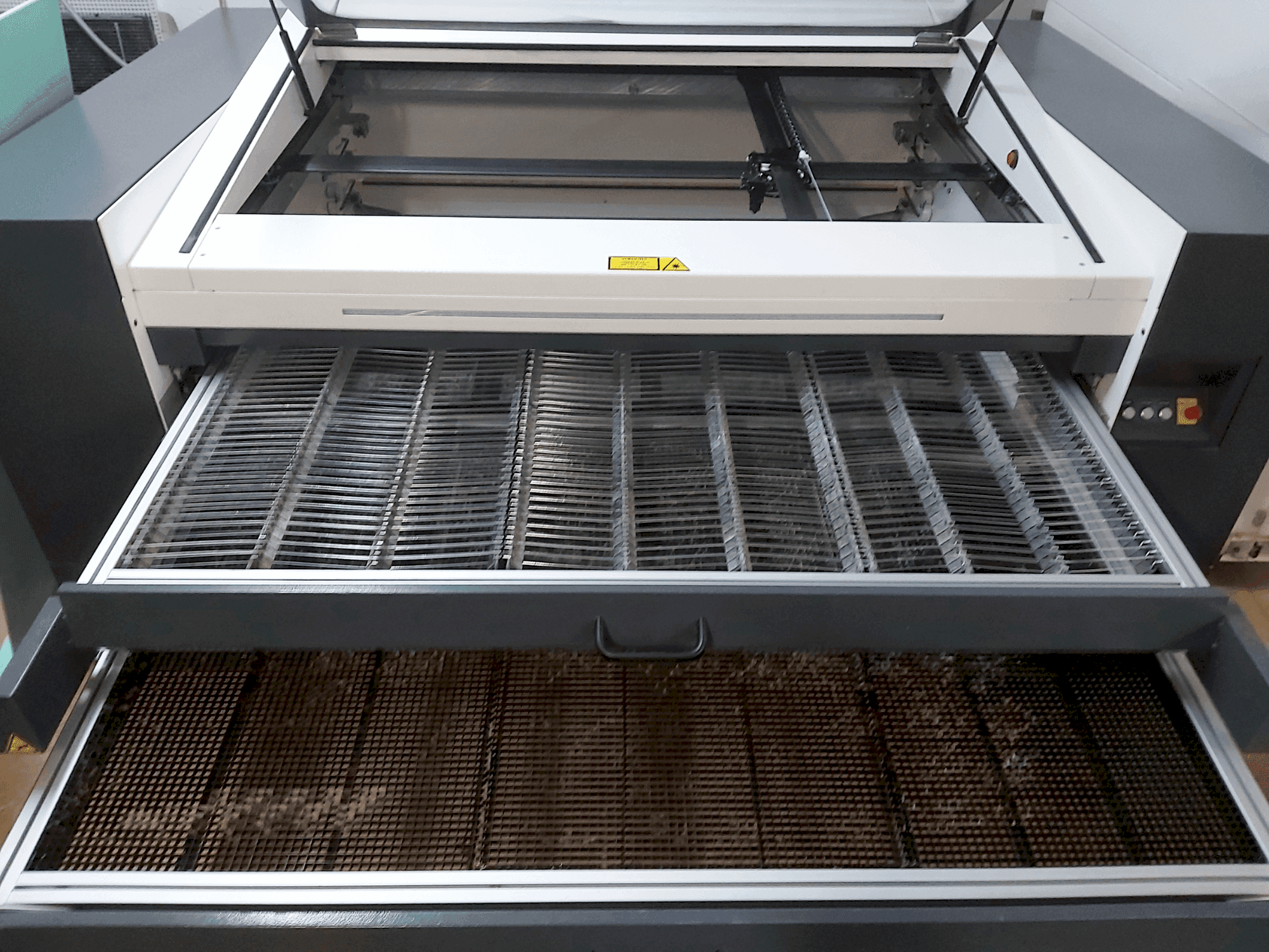 Front view of SEI SPA X-Type 1610 machine