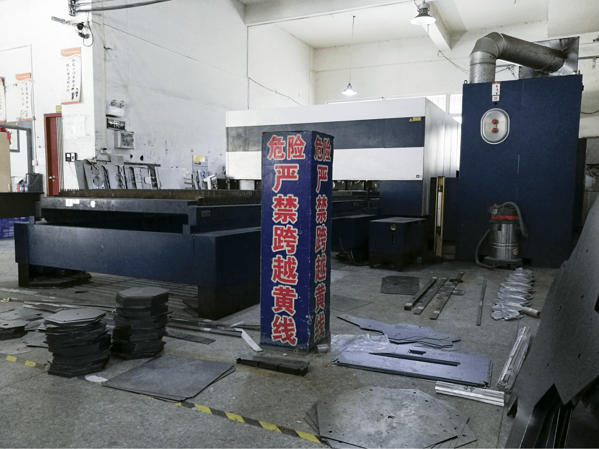 Right view 1 of Trumpf TruLaser 3030 machine