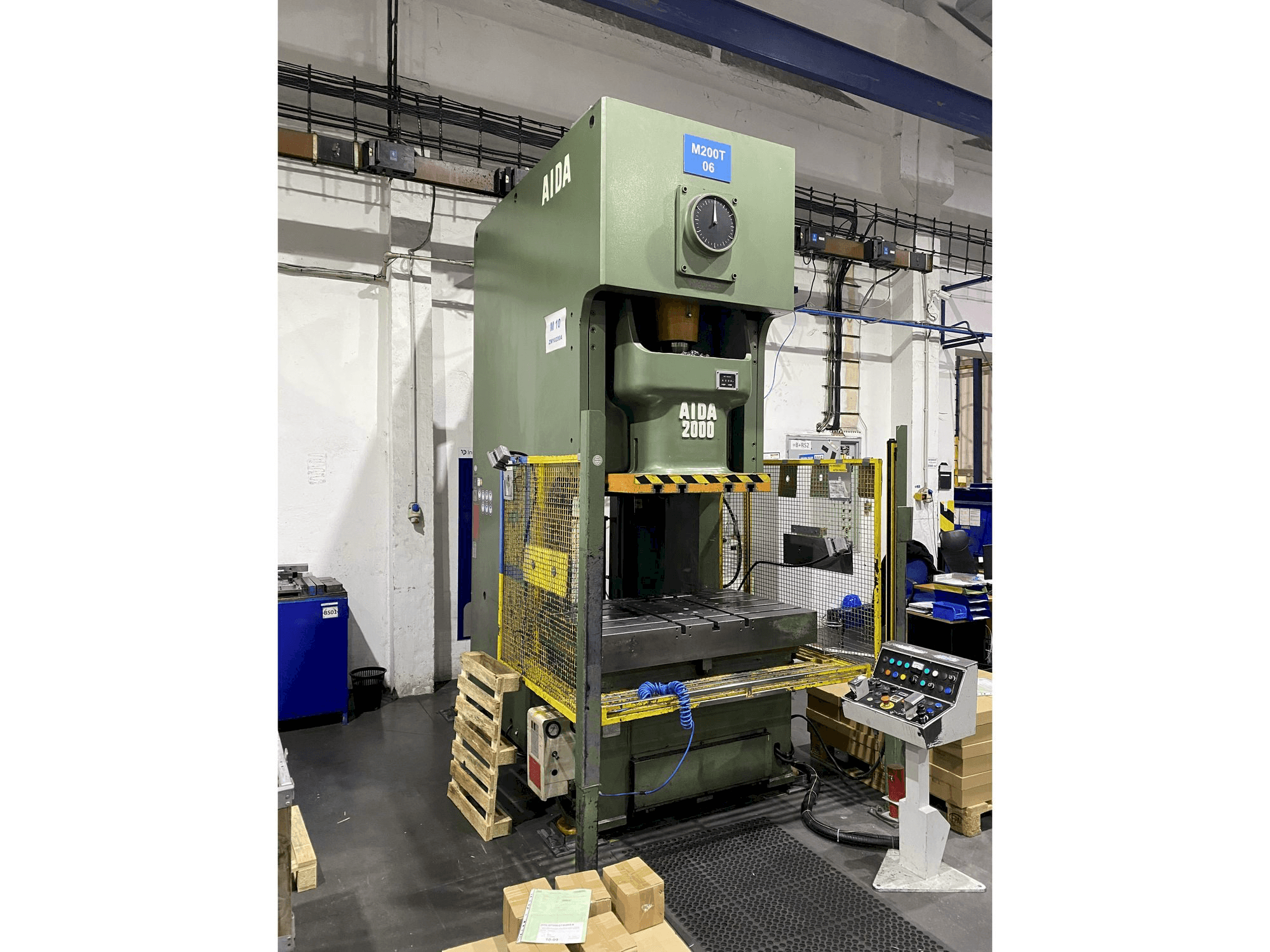 Front view of AIDA NC1-2000 (2) machine