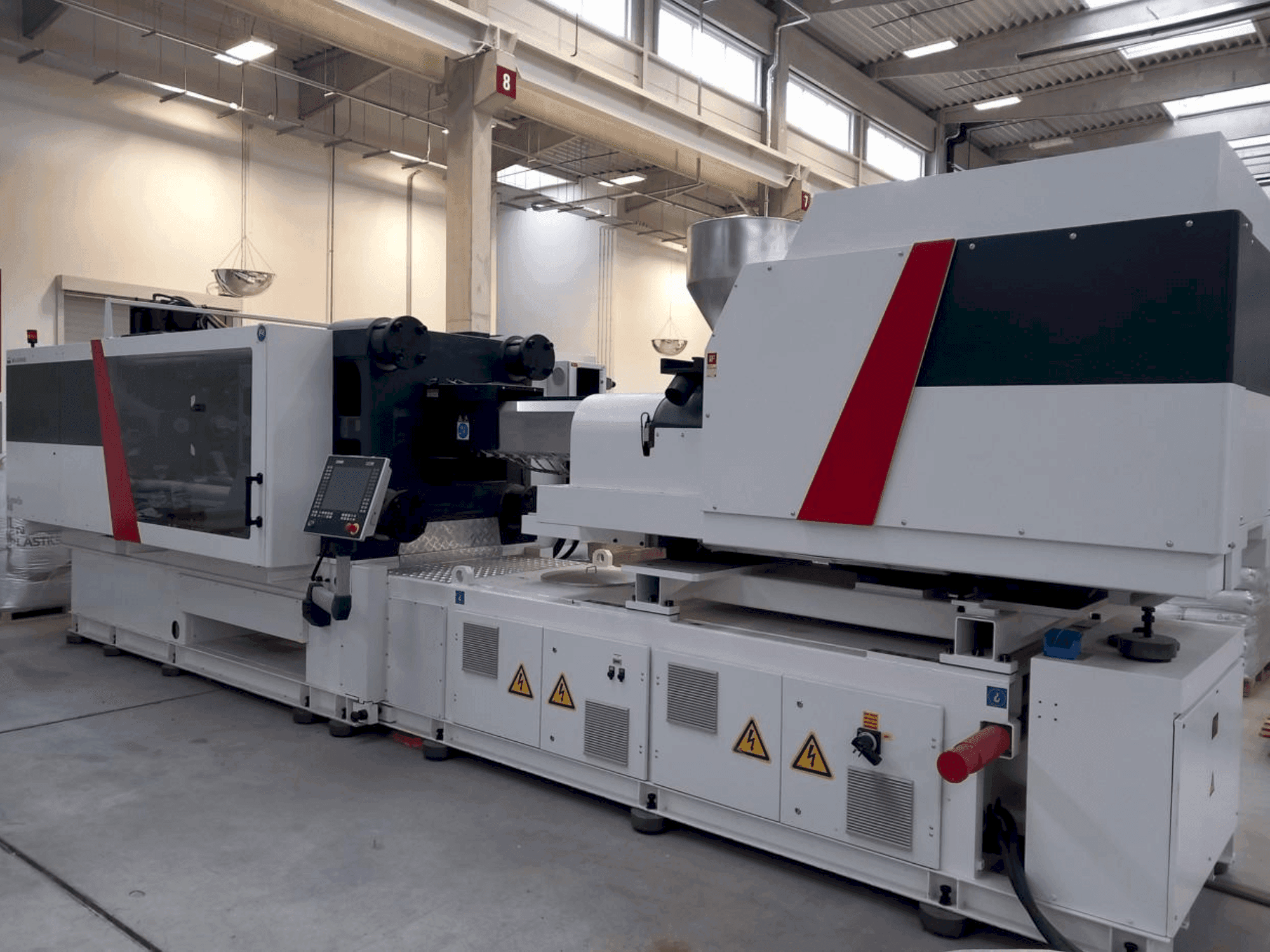 Front view of Milacron Elektron Evo 450 machine