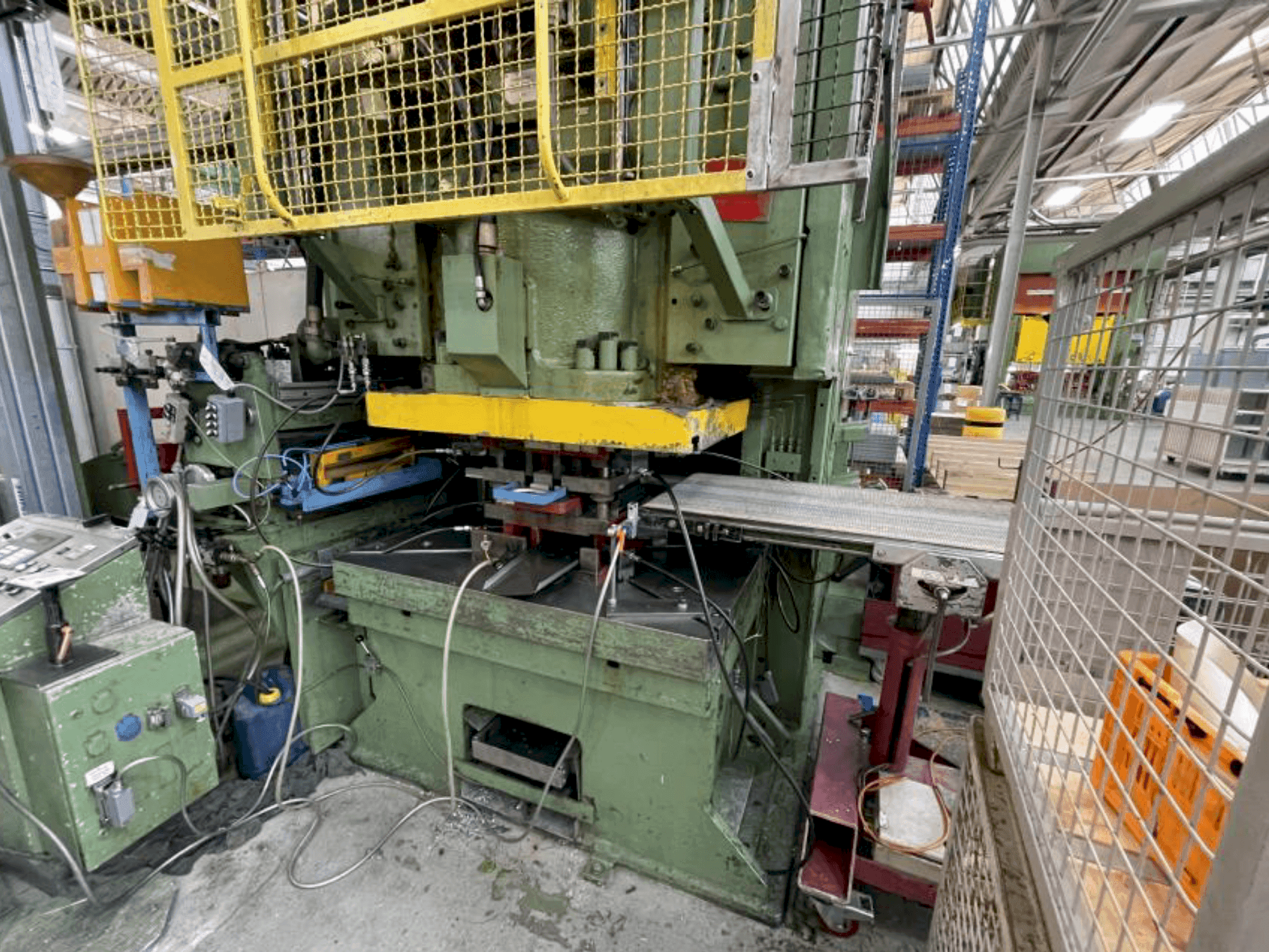 Front view of ERFURT PEEX 2 315/1400x880/20-160 machine