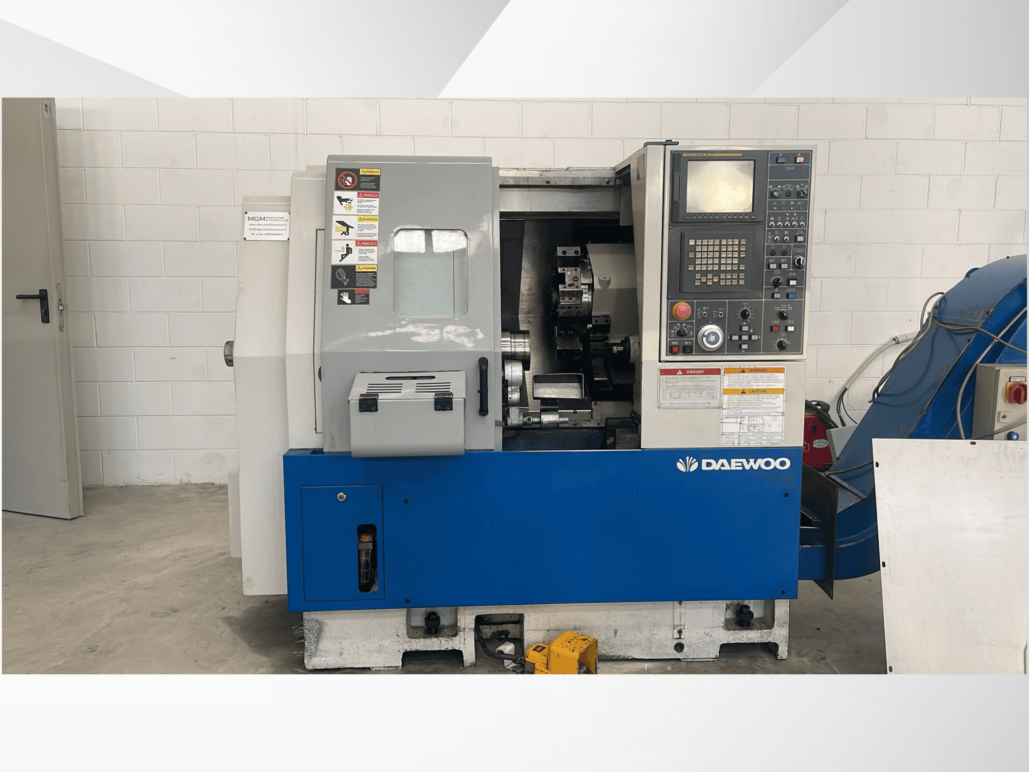 DAEWOO Lynx 210B horizontal turning machine in front view, featuring a control panel and visible machinery.