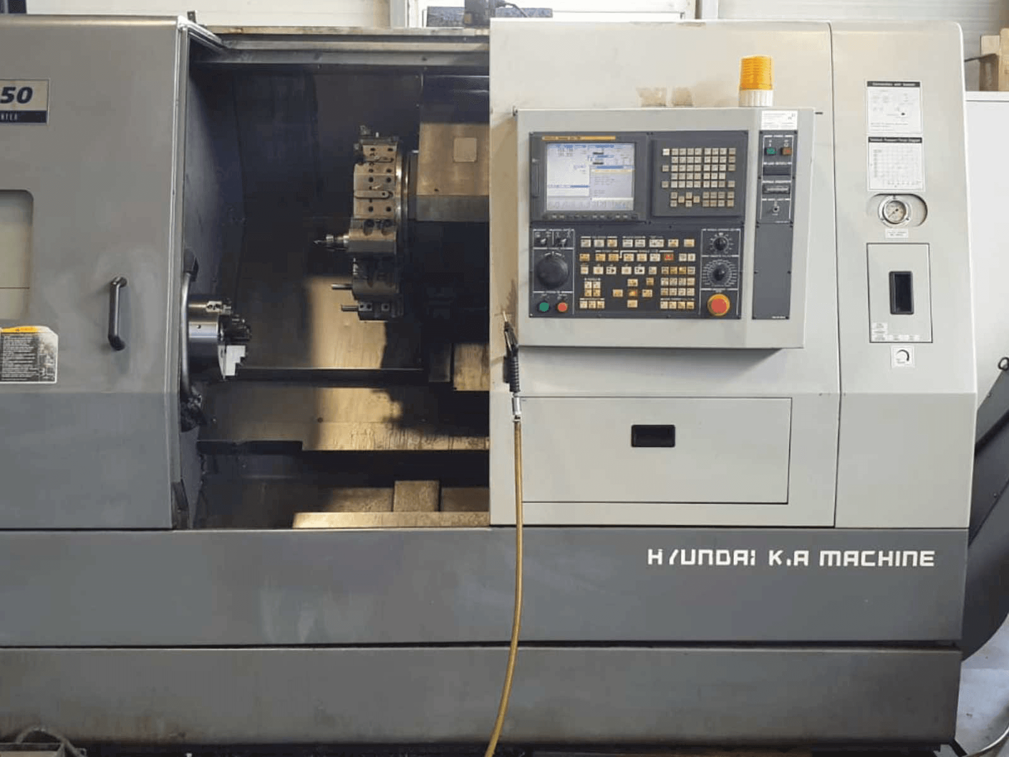 Front view of Hyundai Kia SKT250 machine