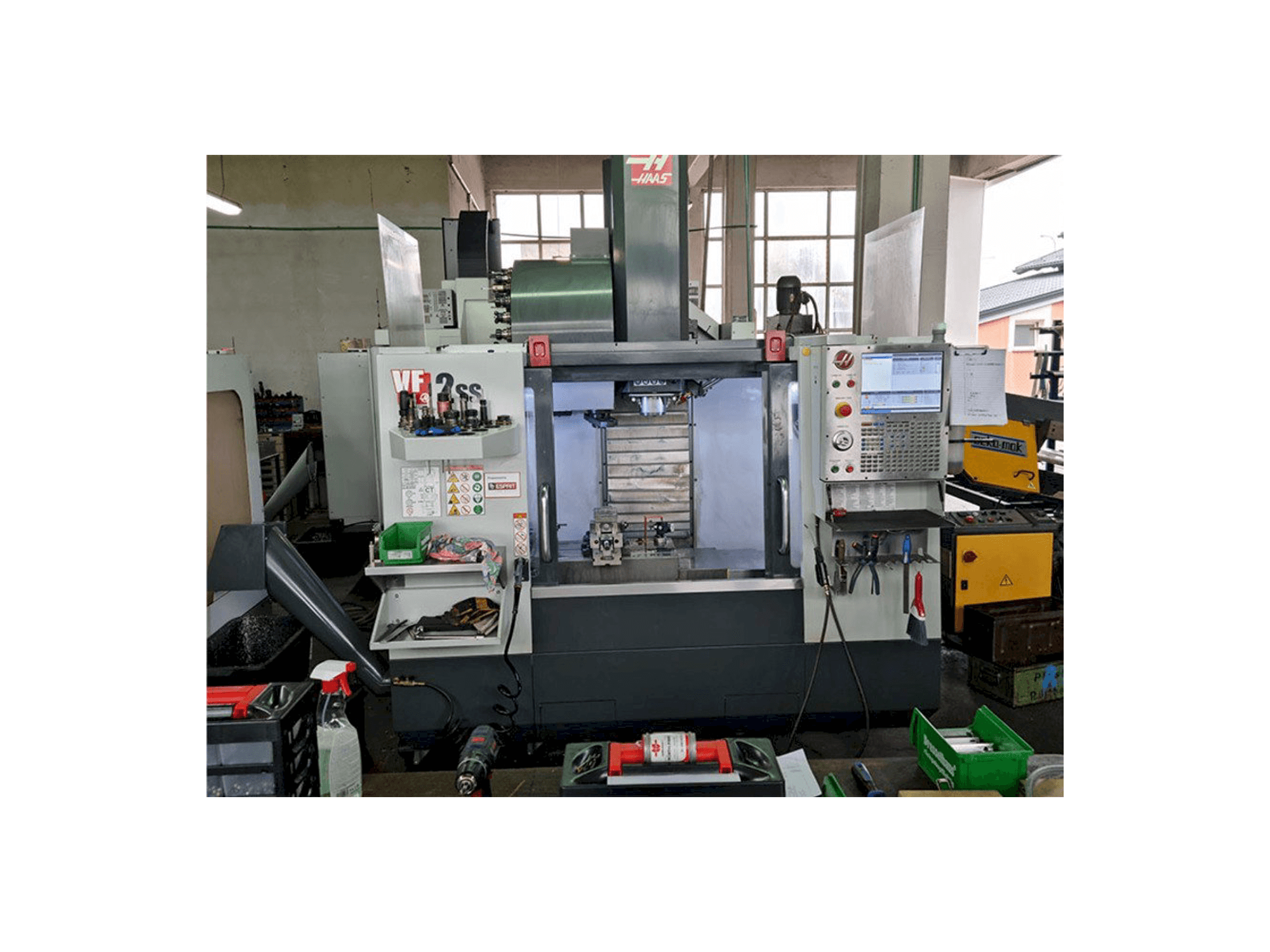 Front view of HAAS VF-2SS machine