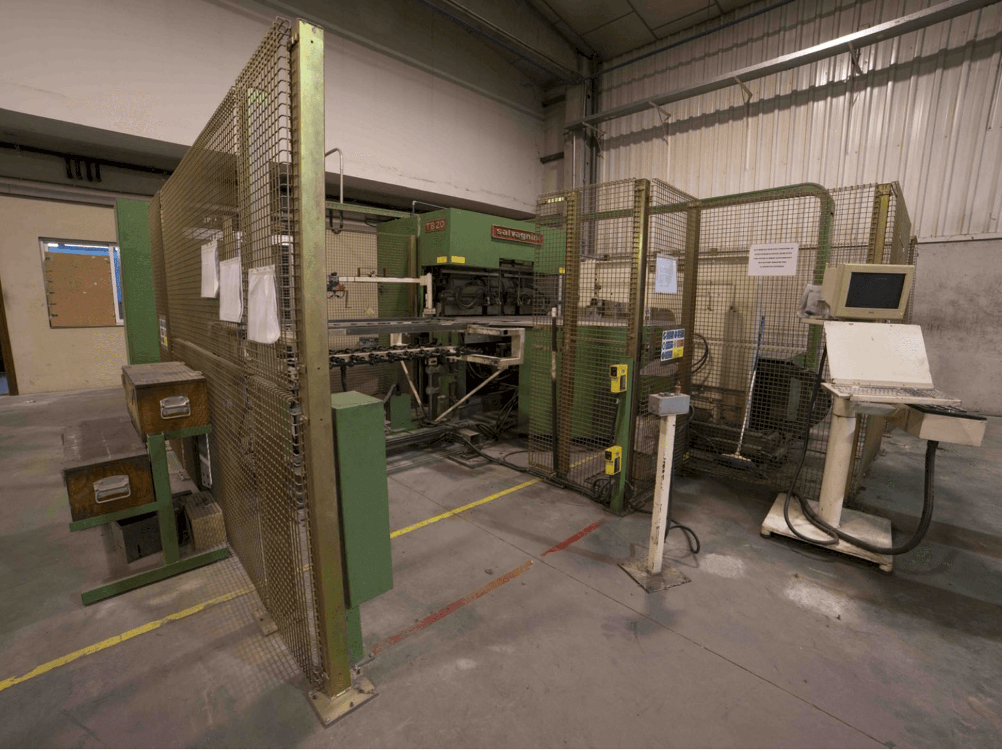 Front view of Salvagnini TB20 machine