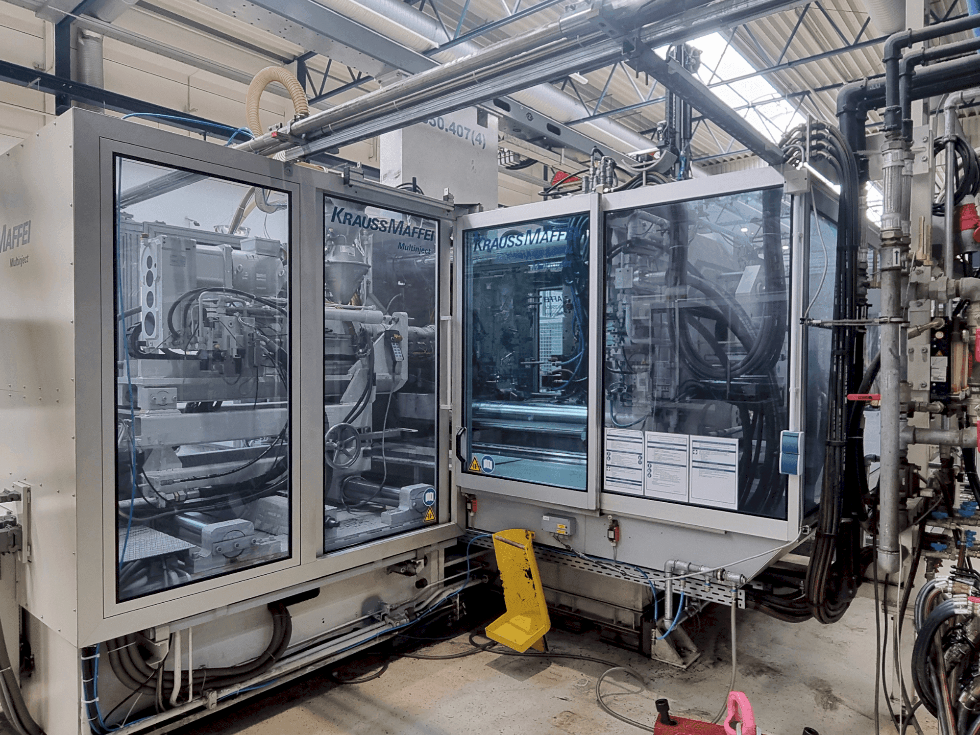 Front view of Krauss Maffei 650-2700-390 CL machine