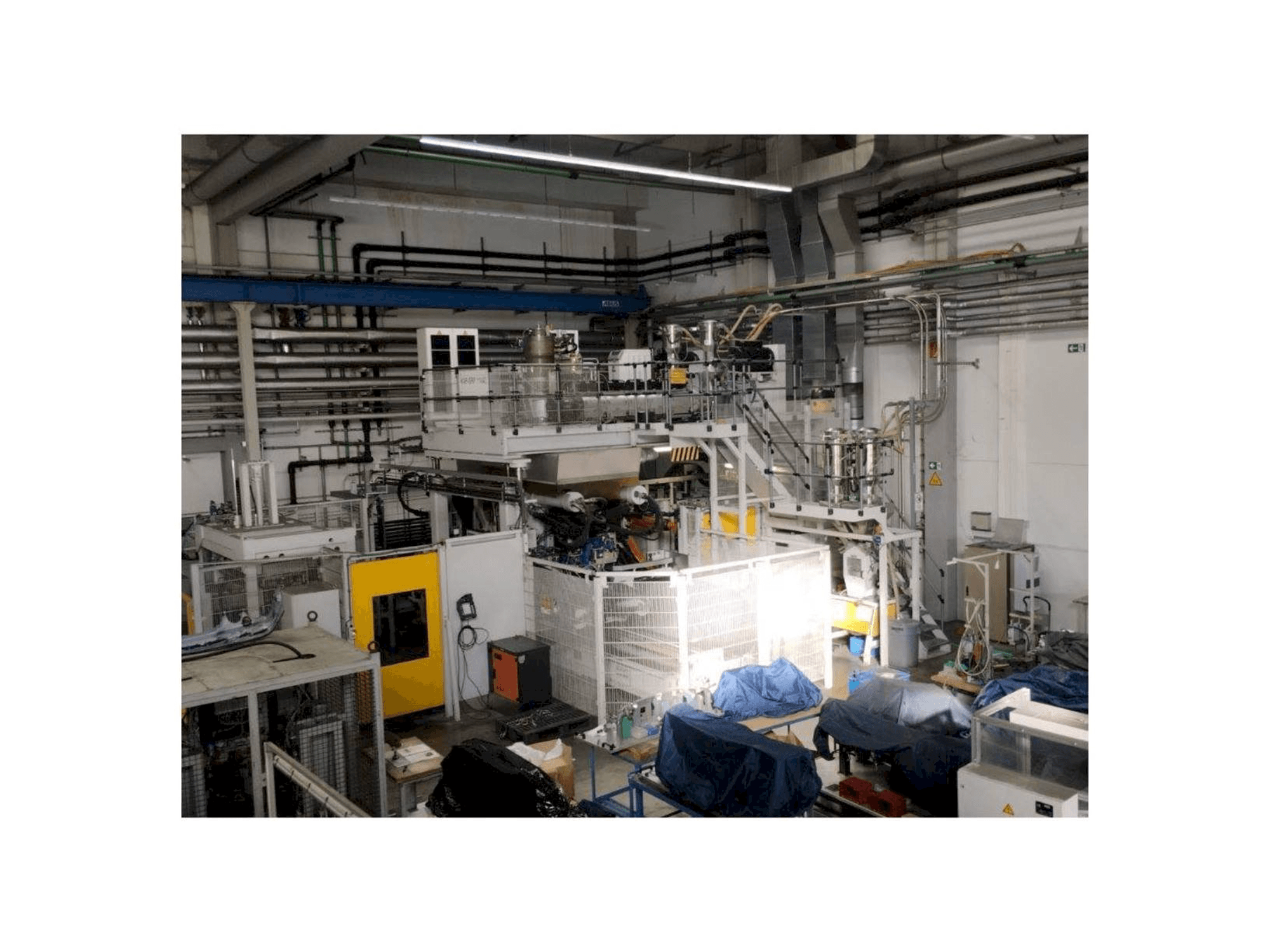 Front view of EXTRAPLAST 140to machine