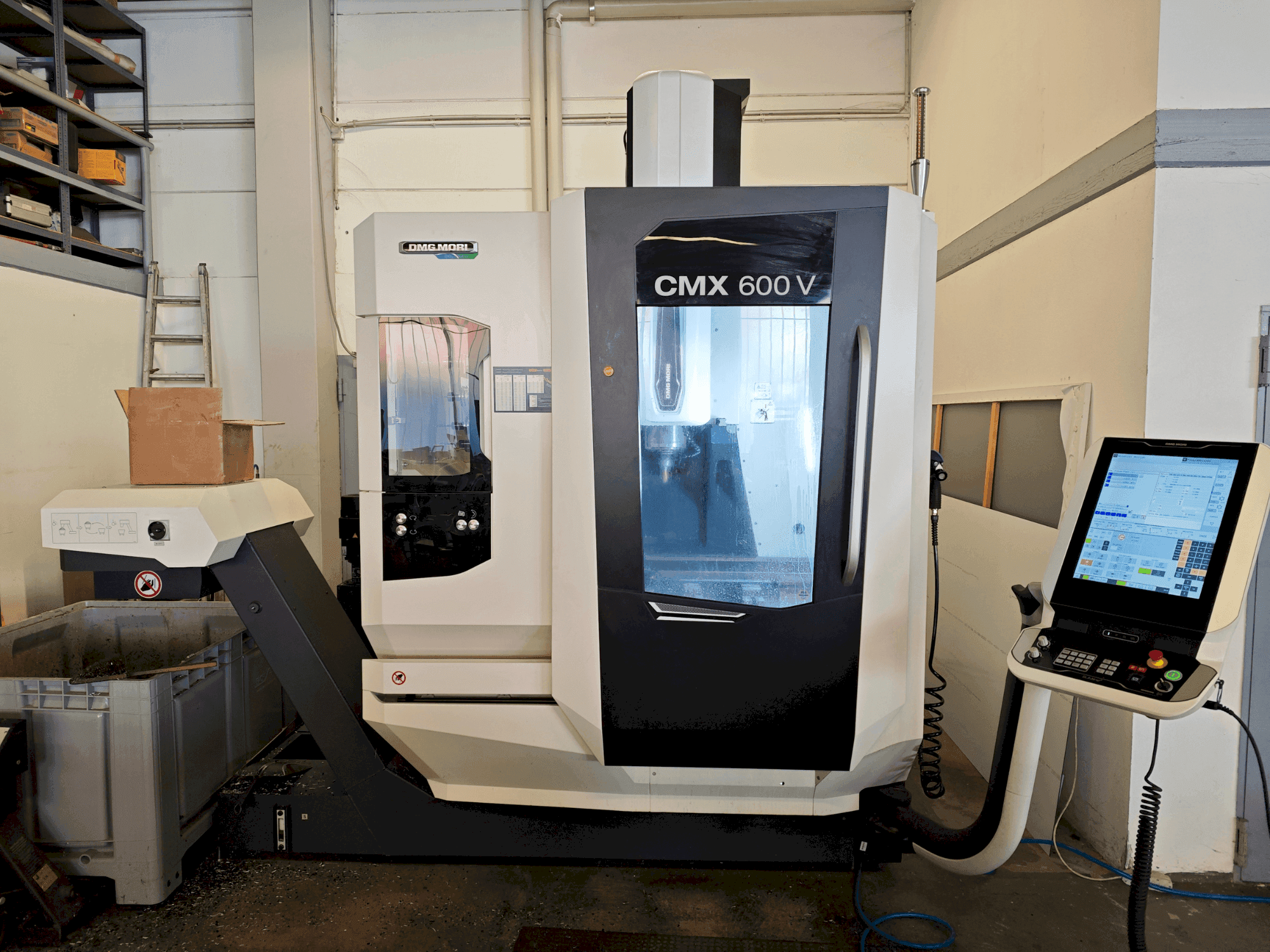 Front view of DMG MORI CMX 600 V machine