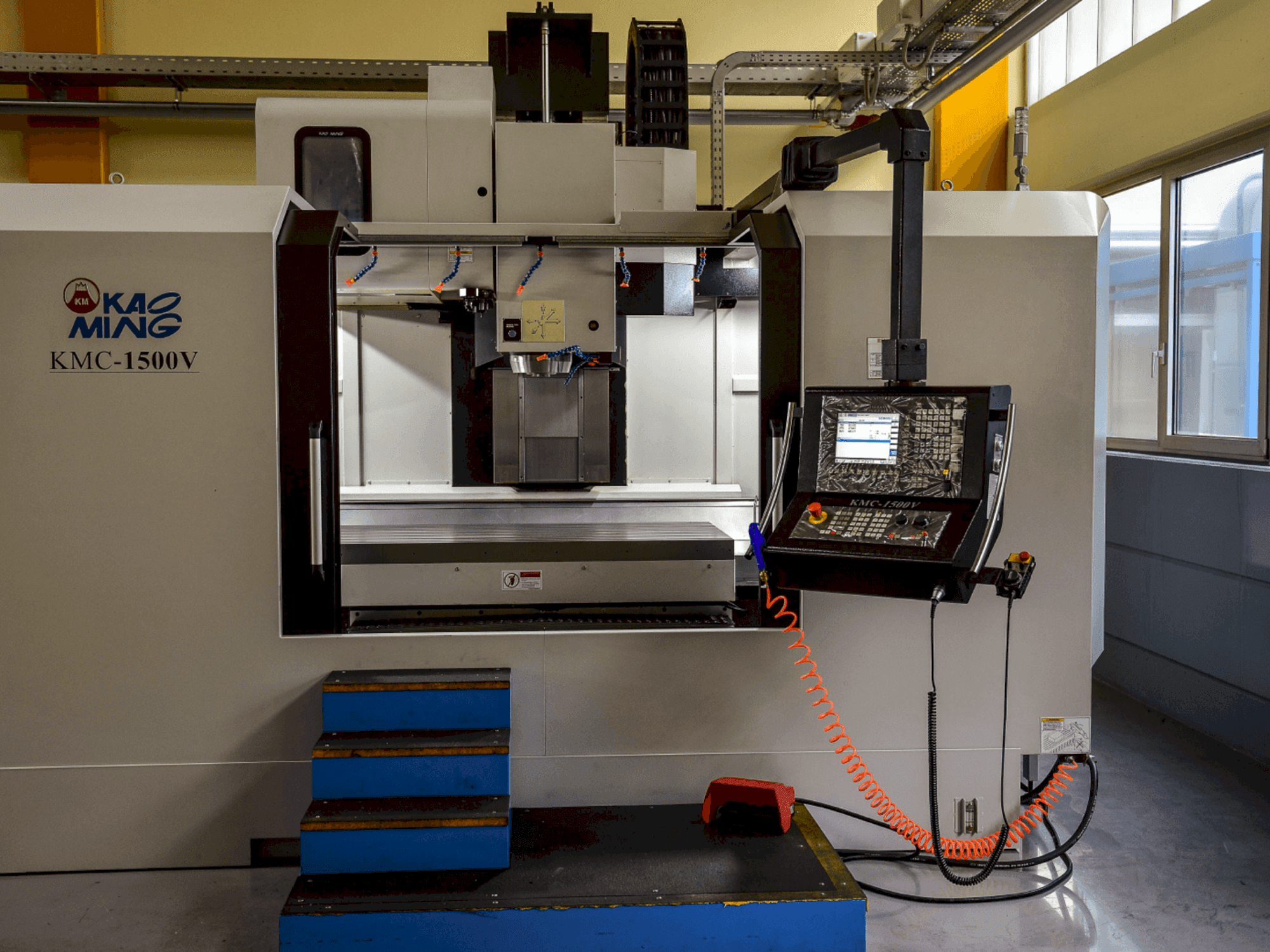 Front view of KAOMING KMC 1500 V machine