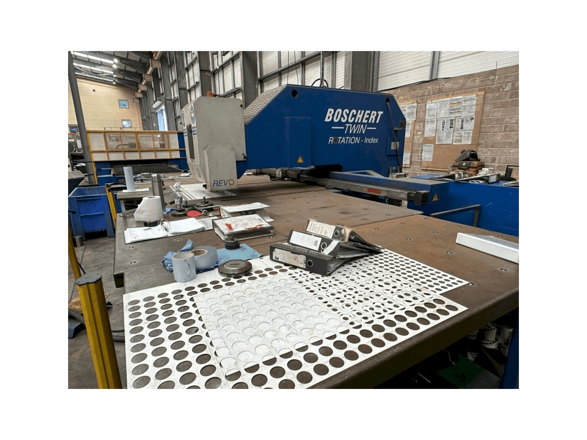 Front view of Boschert Twin 1000 Inde machine