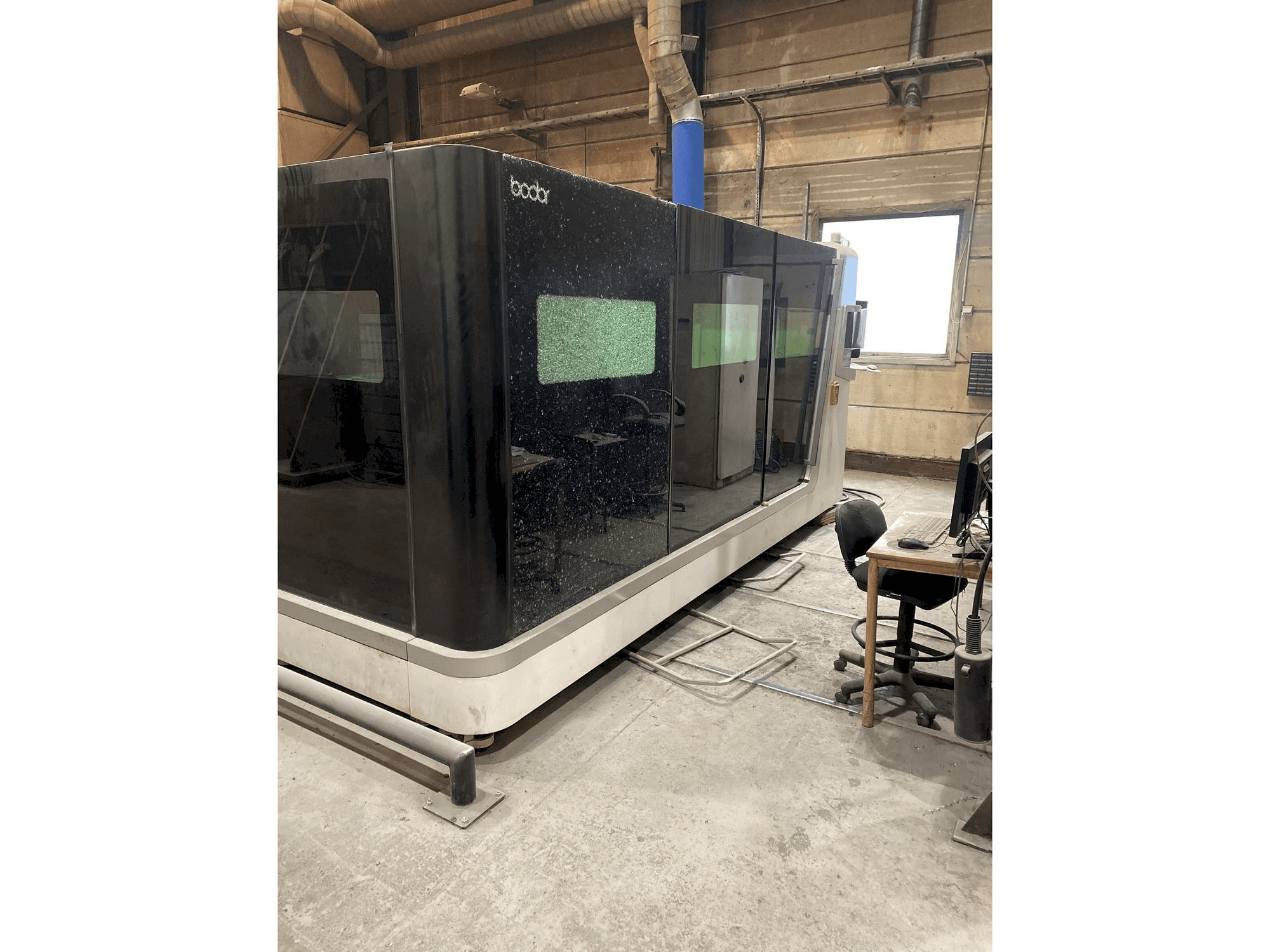 Front view of Bodor S2040 machine