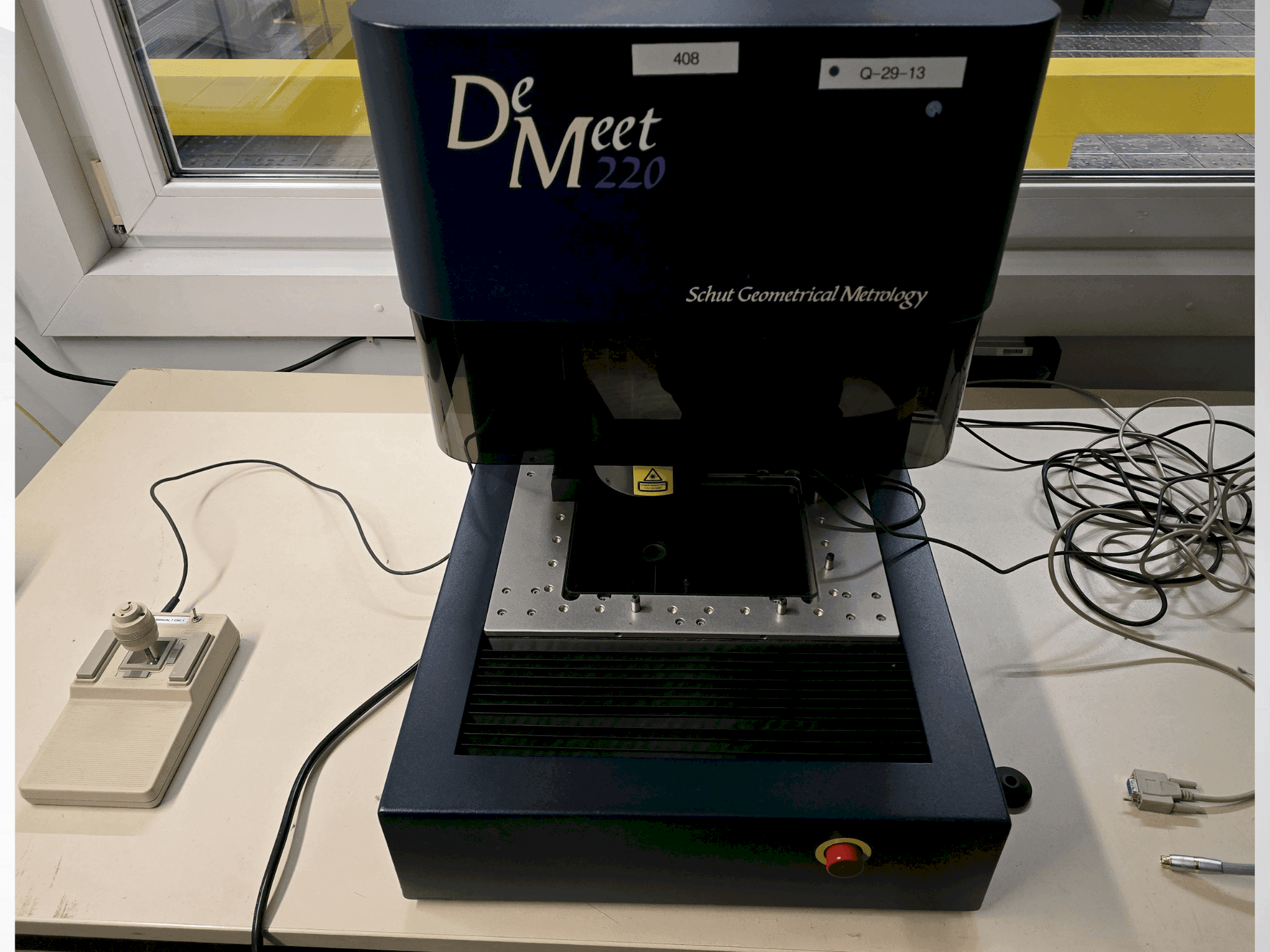 Front view of SCHUT DeMeet-200 machine