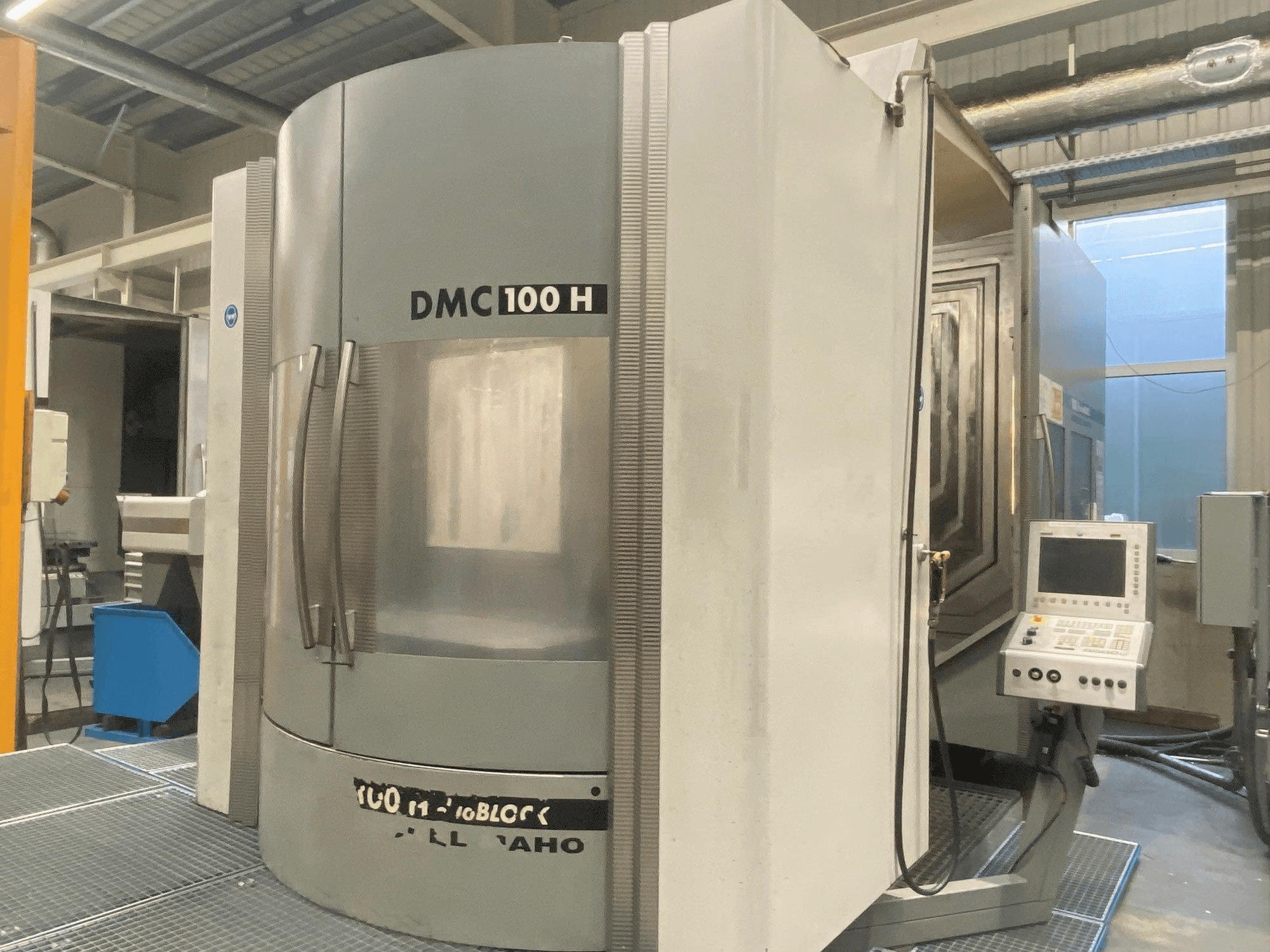 Front view of DECKEL MAHO DMC 100H duoBLOCK machine