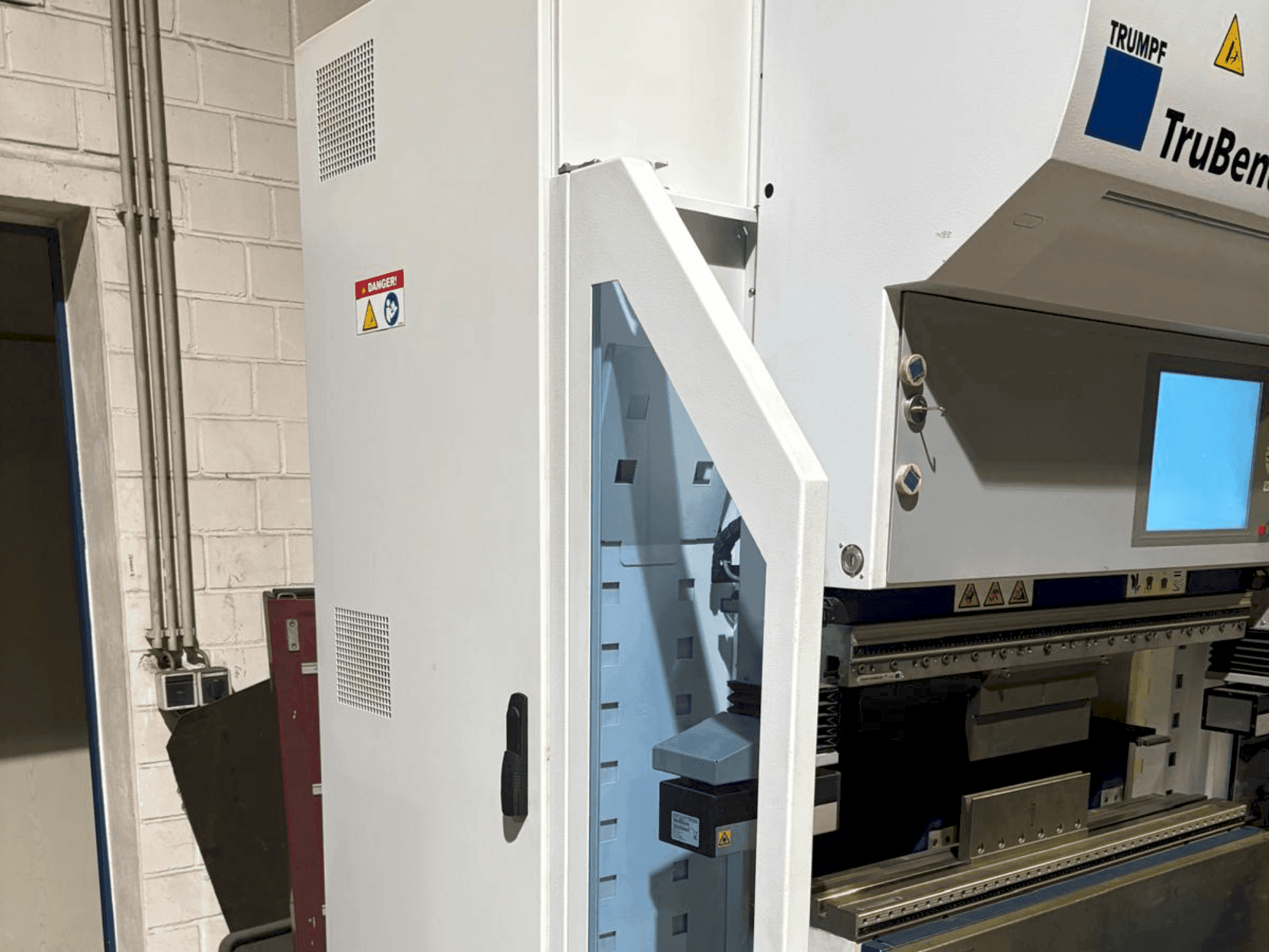 Front view of TRUMPF TruBend 7036 machine