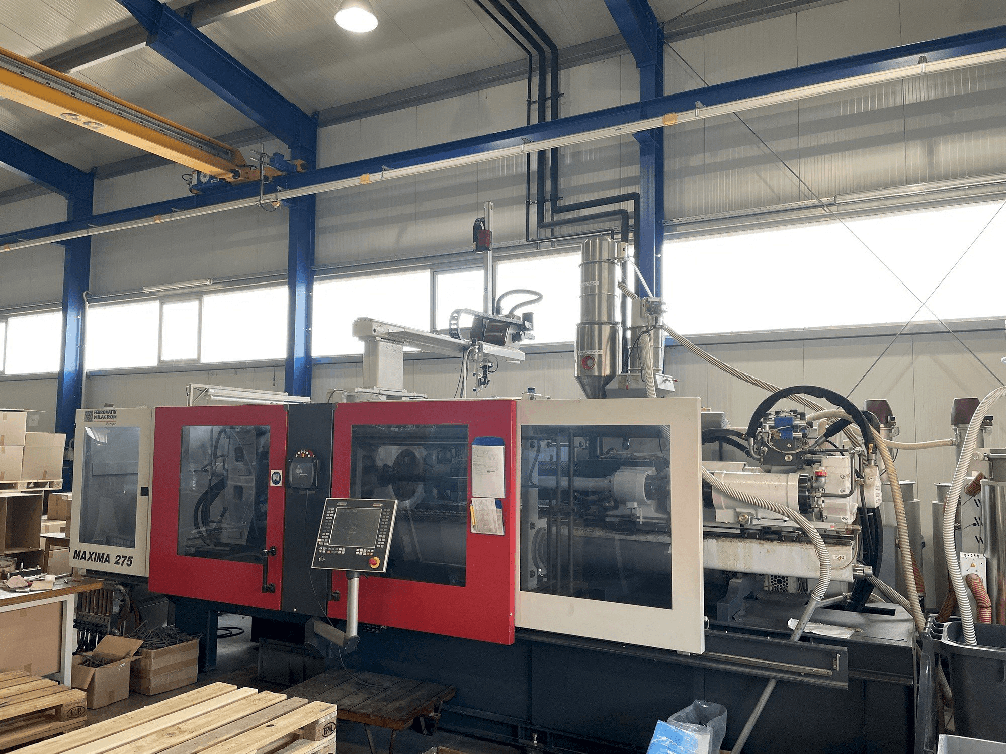 Front view of FERROMATIK MILACRON Maxima 275 machine