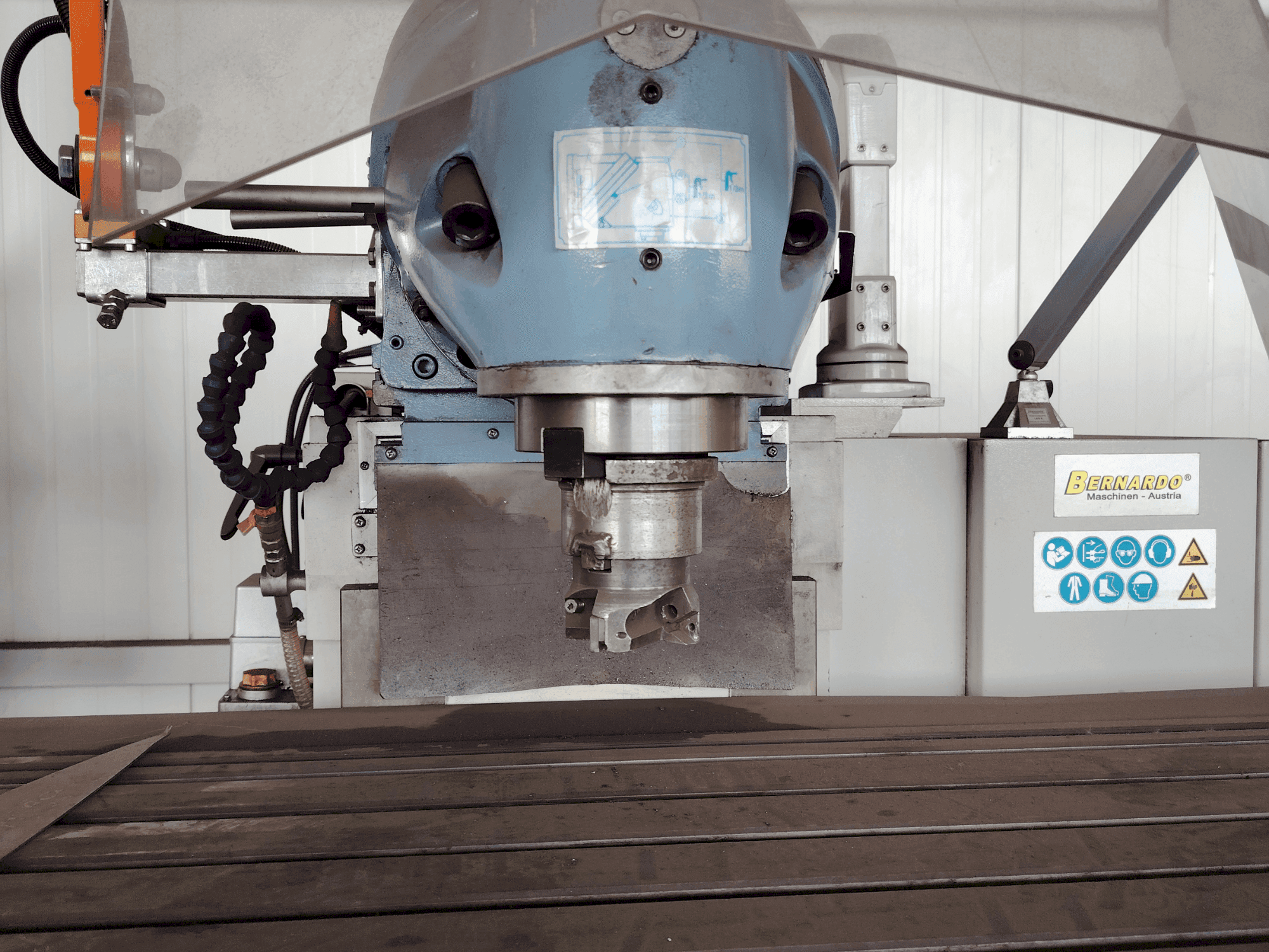 Front view of Bernardo Variomill FU 2000E Servo machine