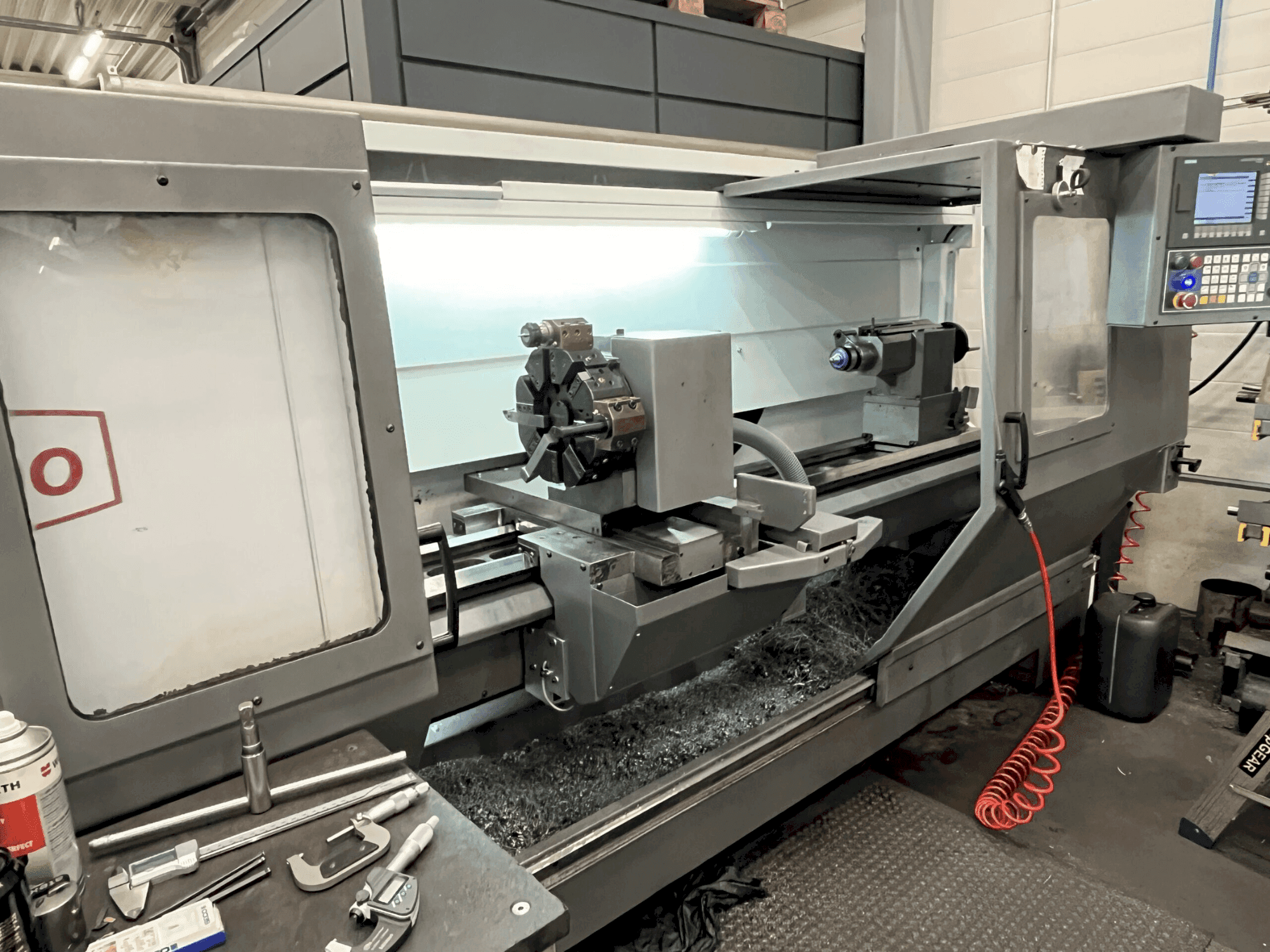 Front view of Pinacho SE 325/2000 machine