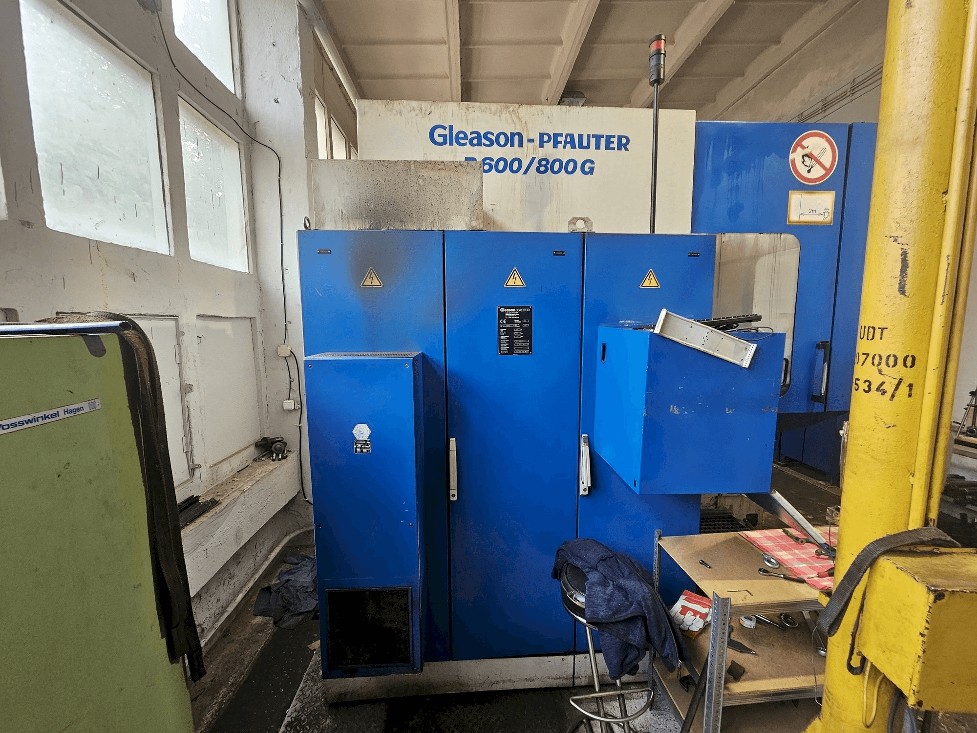 Front view of Gleason PFAUTER P600/800 G machine