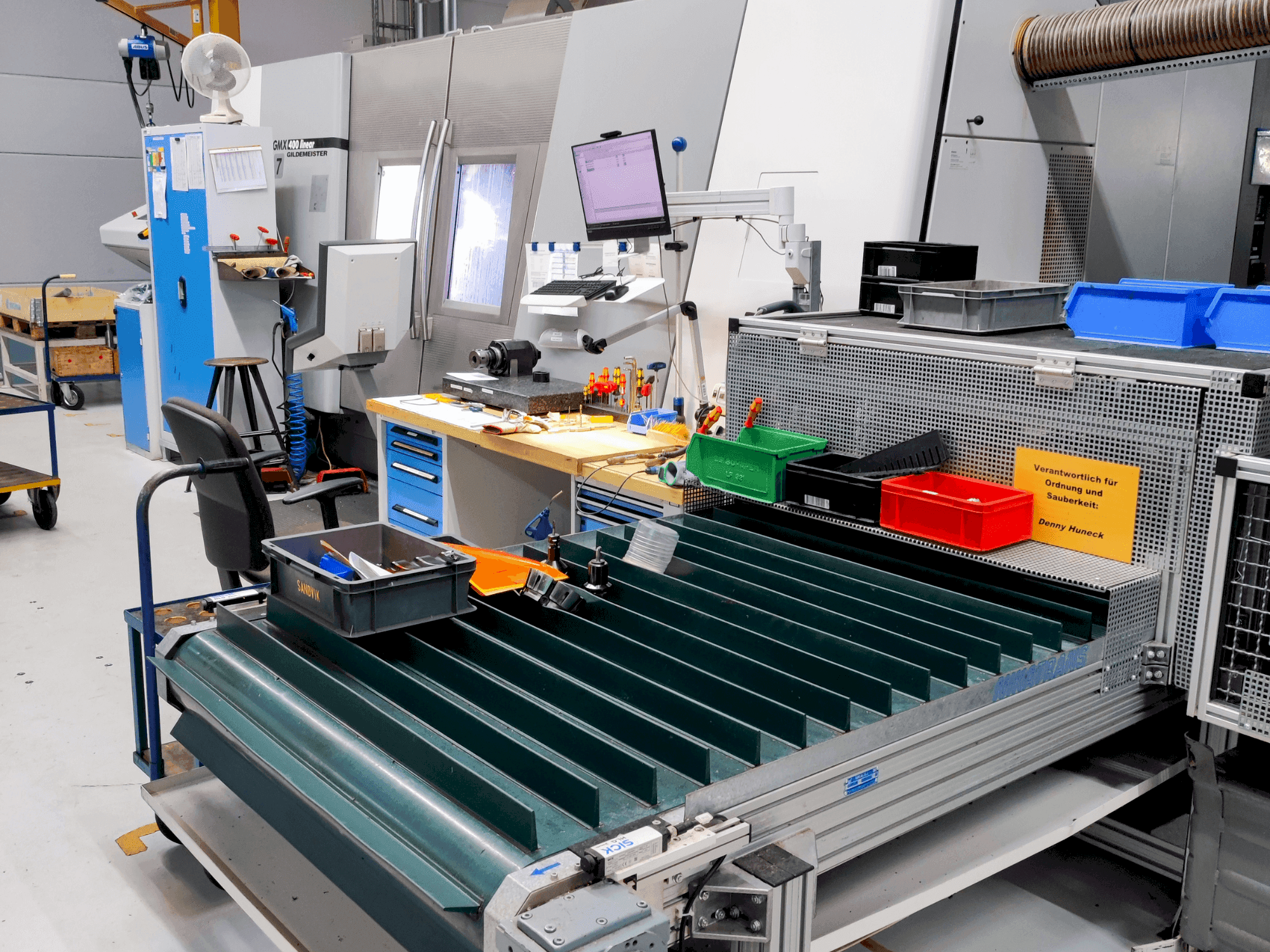 Front view of DMG GMX 400l Stange machine