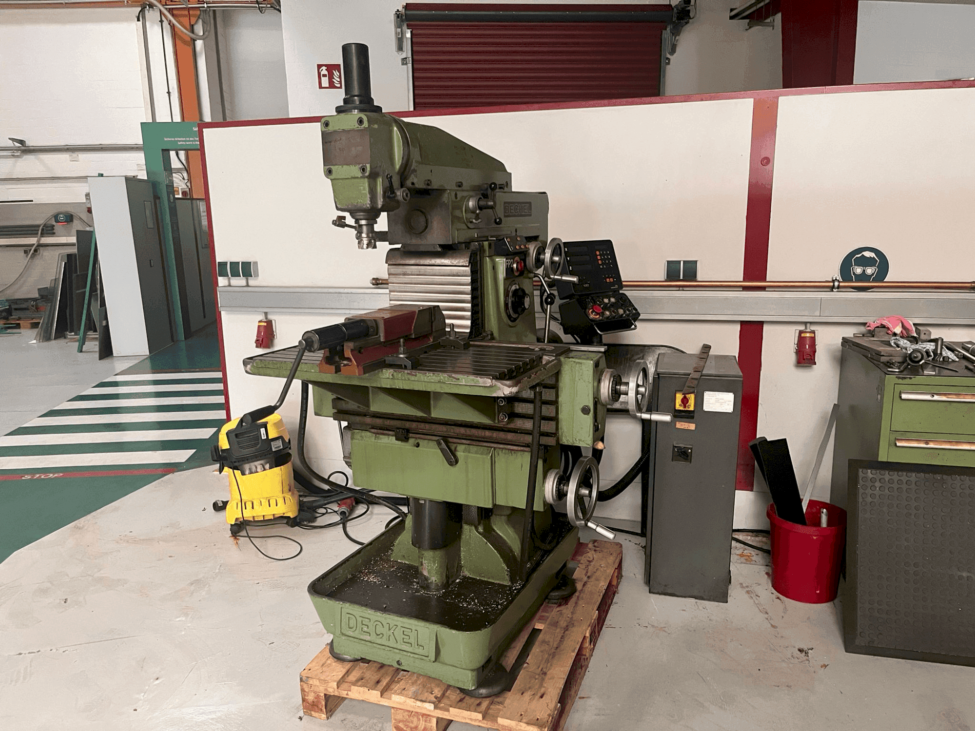 Front view of DECKEL FP2 machine