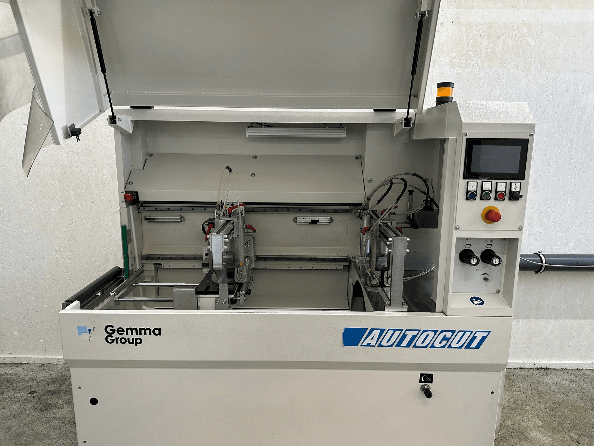 Front view of Autocut 550 machine