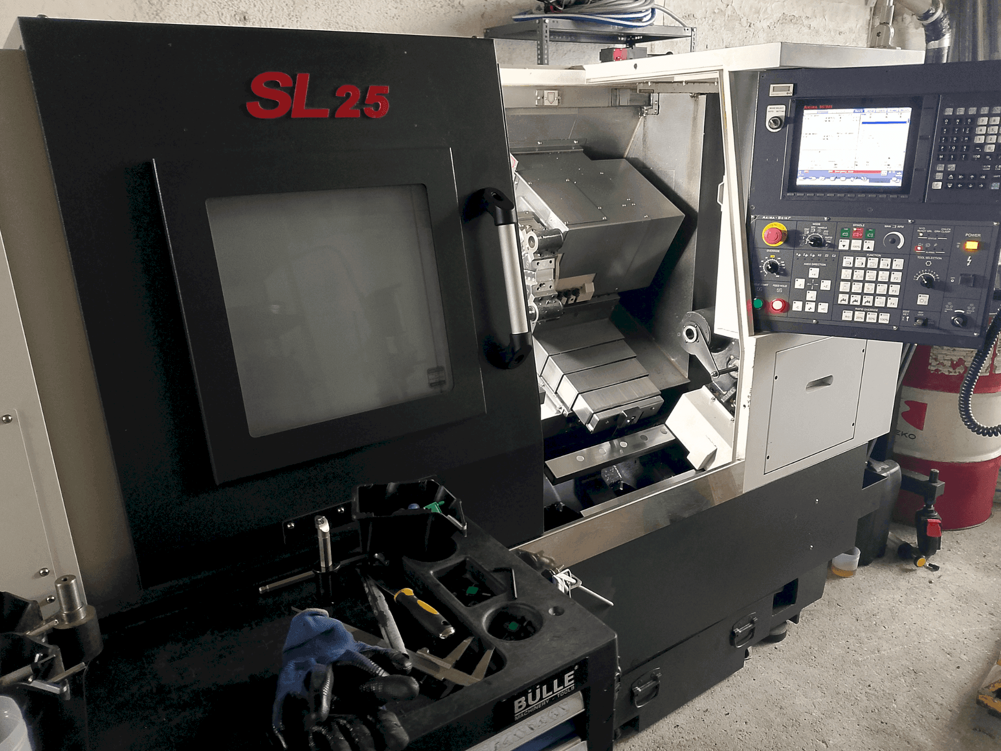 Front view of Akira Seiki SL 25 machine