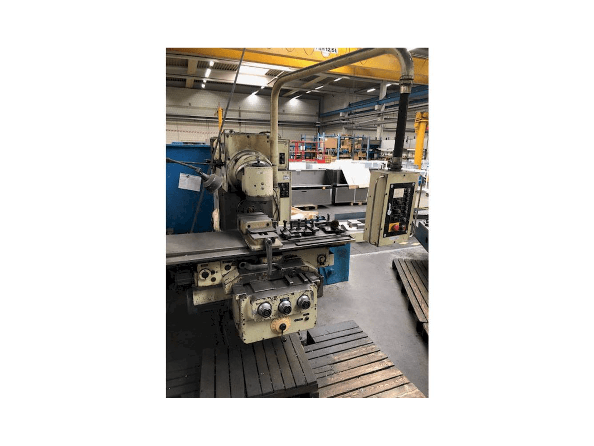 Front view of ELEKTRONIK F400-E machine