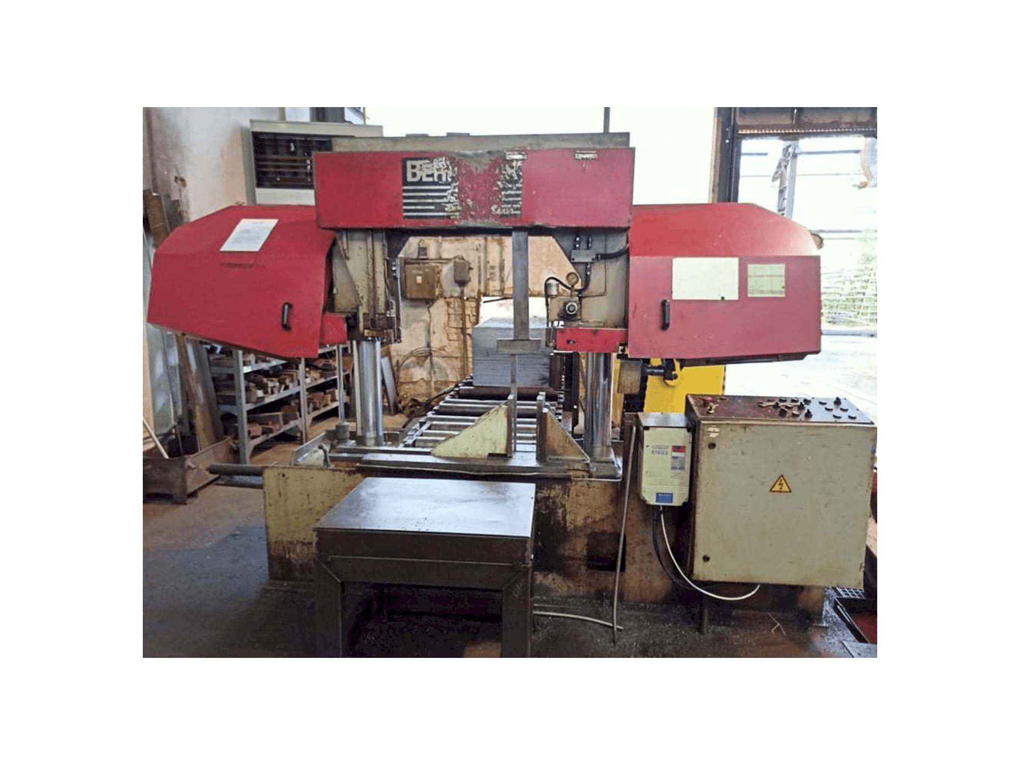 Front view of Behringer HBP 530 machine