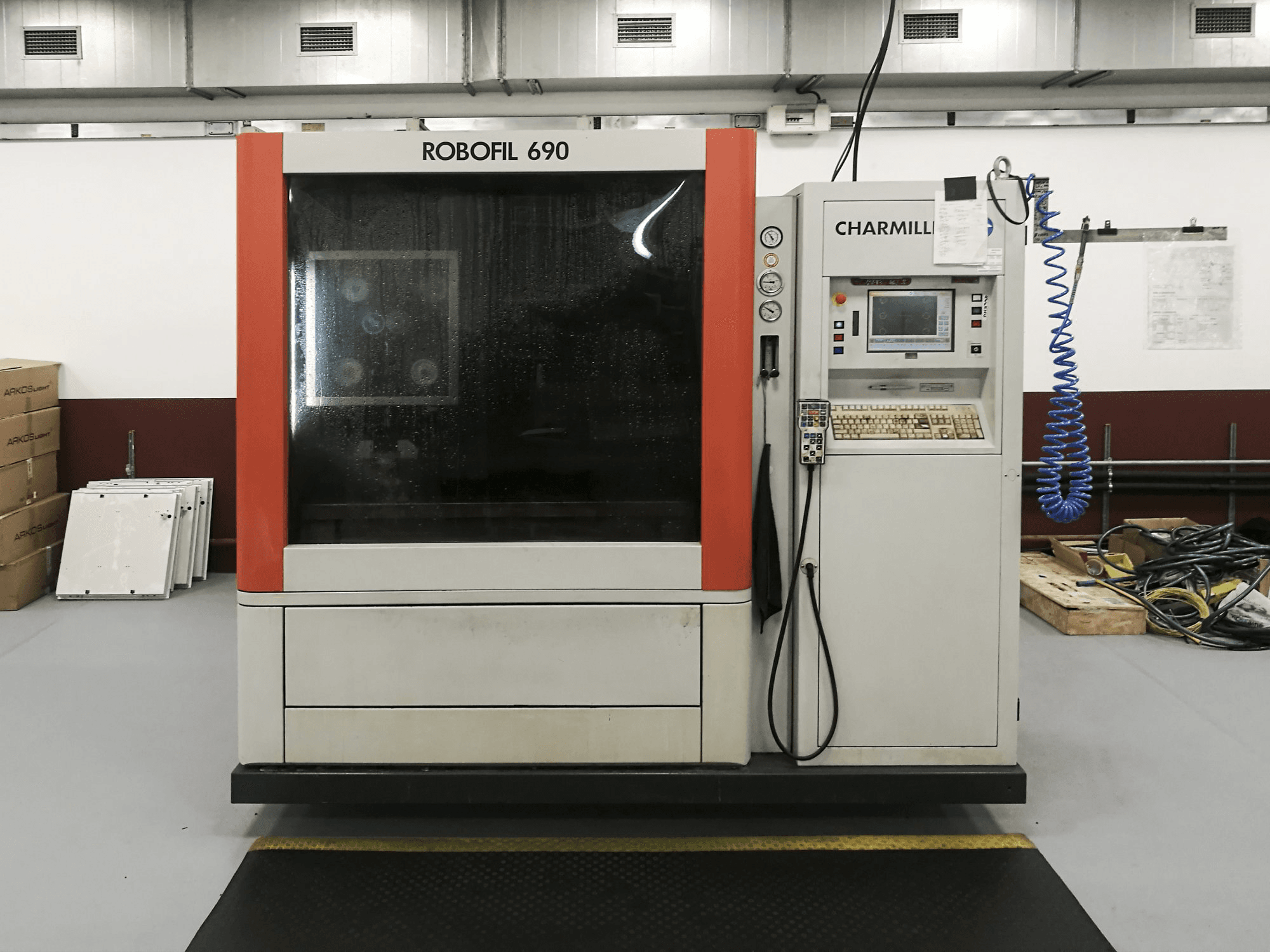 Front view of CHARMILLES ROBOFIL 690 Machine