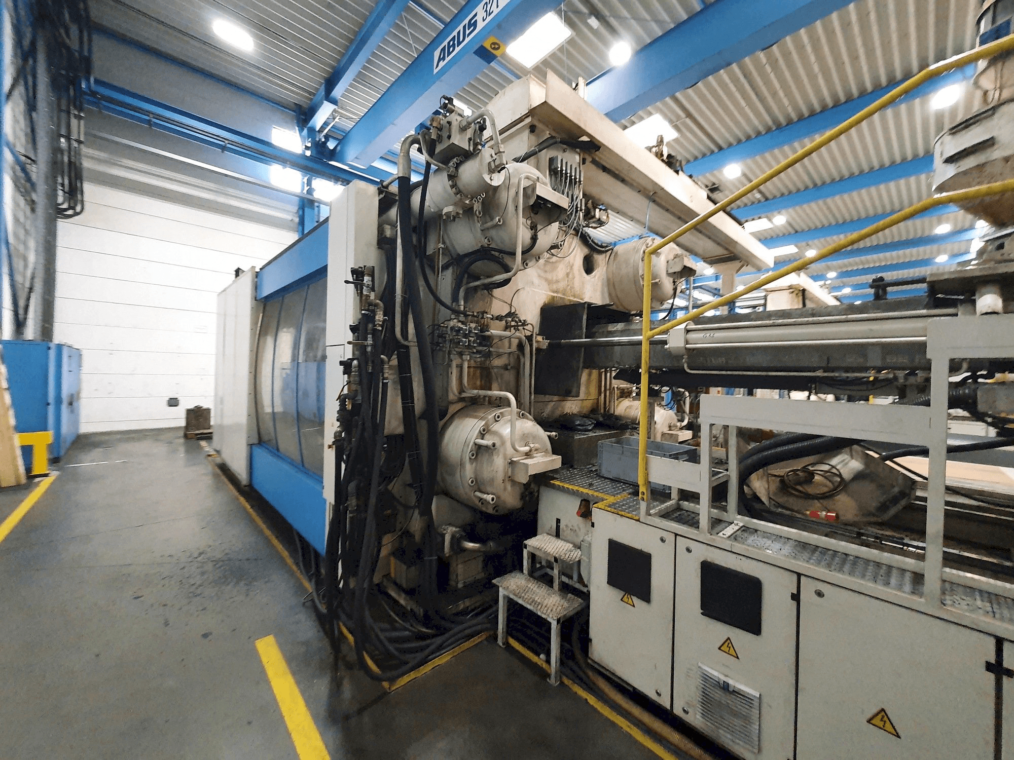 Front view of Engel ES 16050/2000 Duo machine