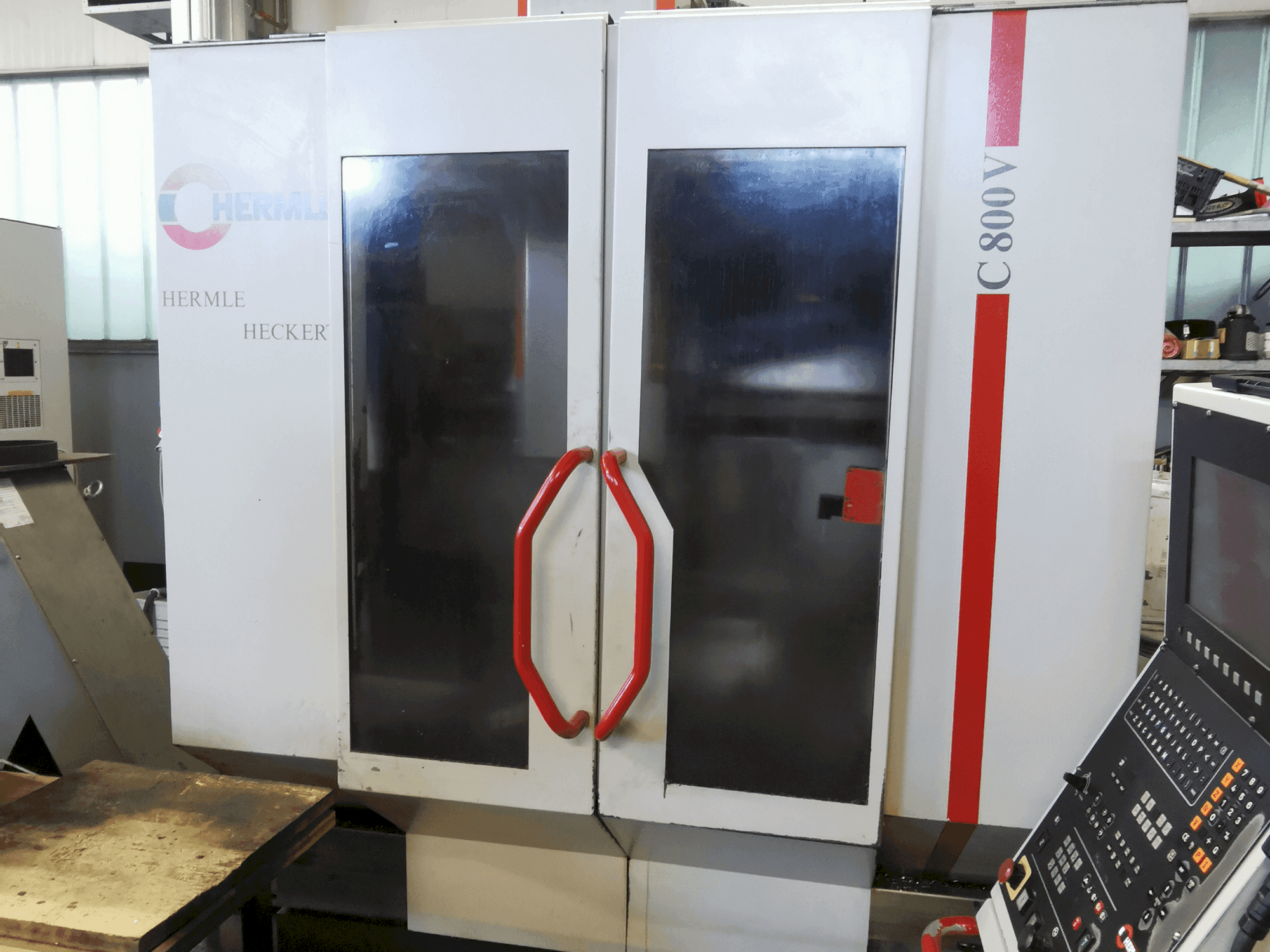 Front view of HERMLE C 800 V machine