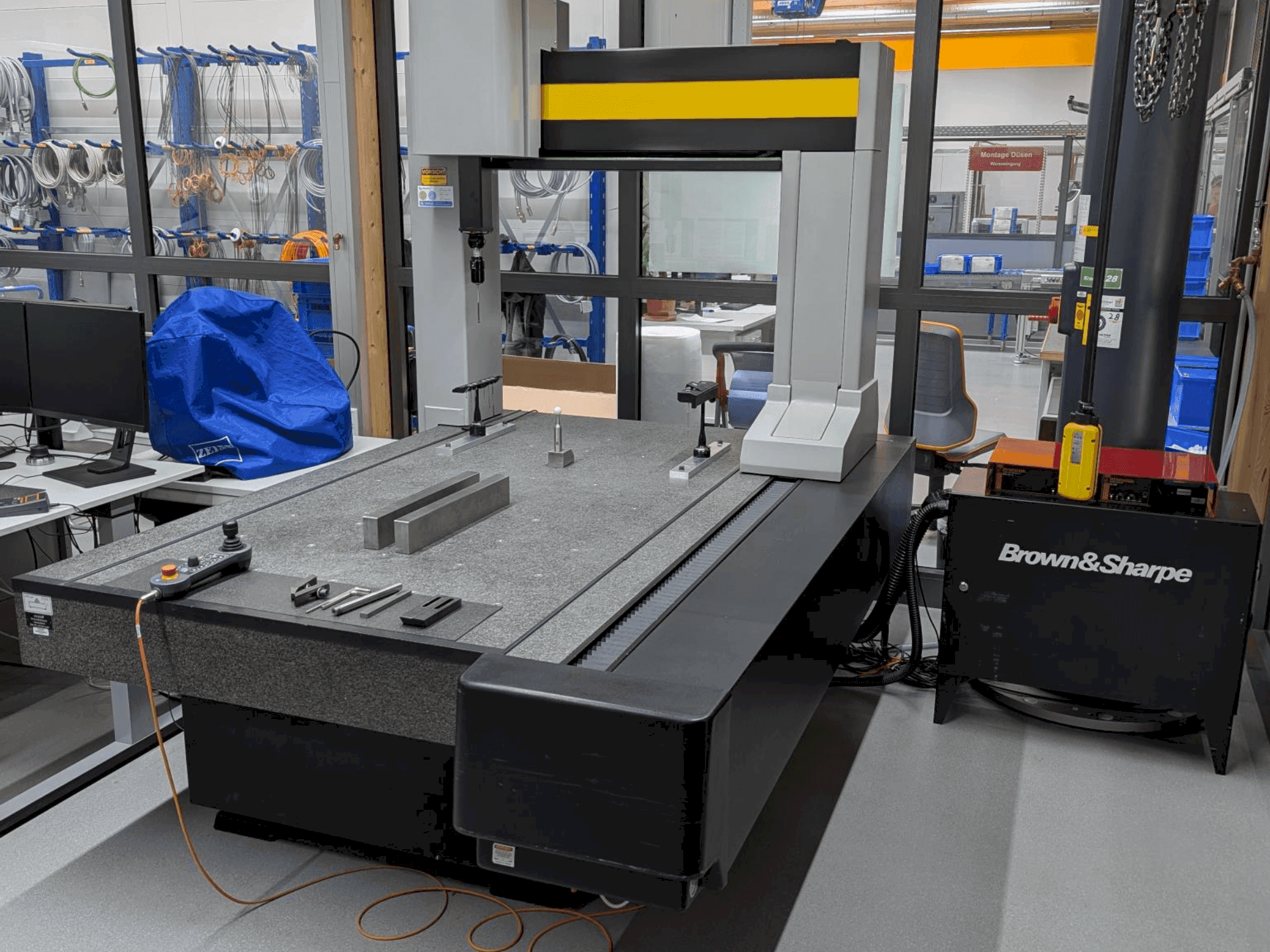 Front view of BROWN & SHARPE Chameleon machine