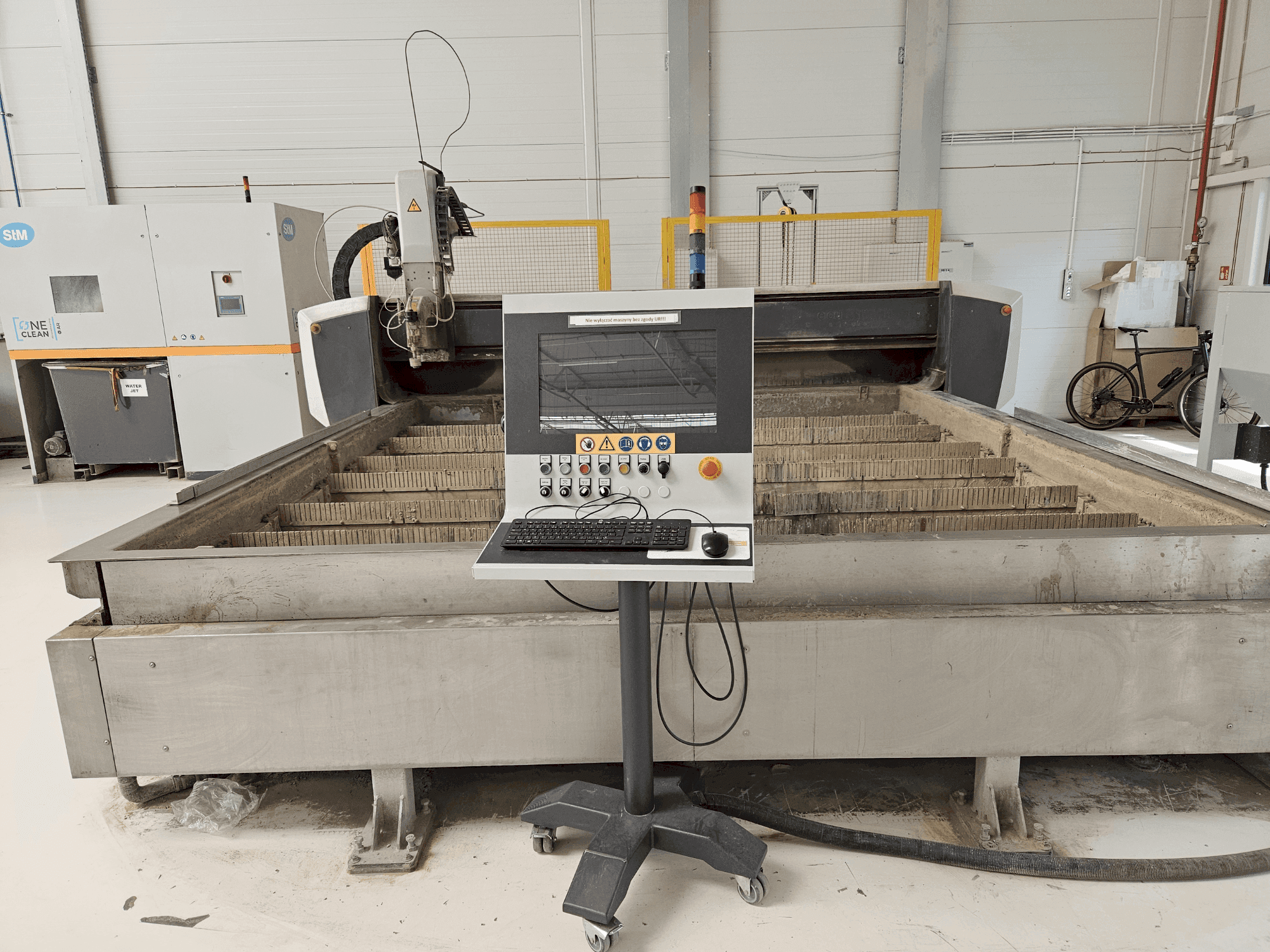 Front view of STM WS3030 Wanne 4.2 machine