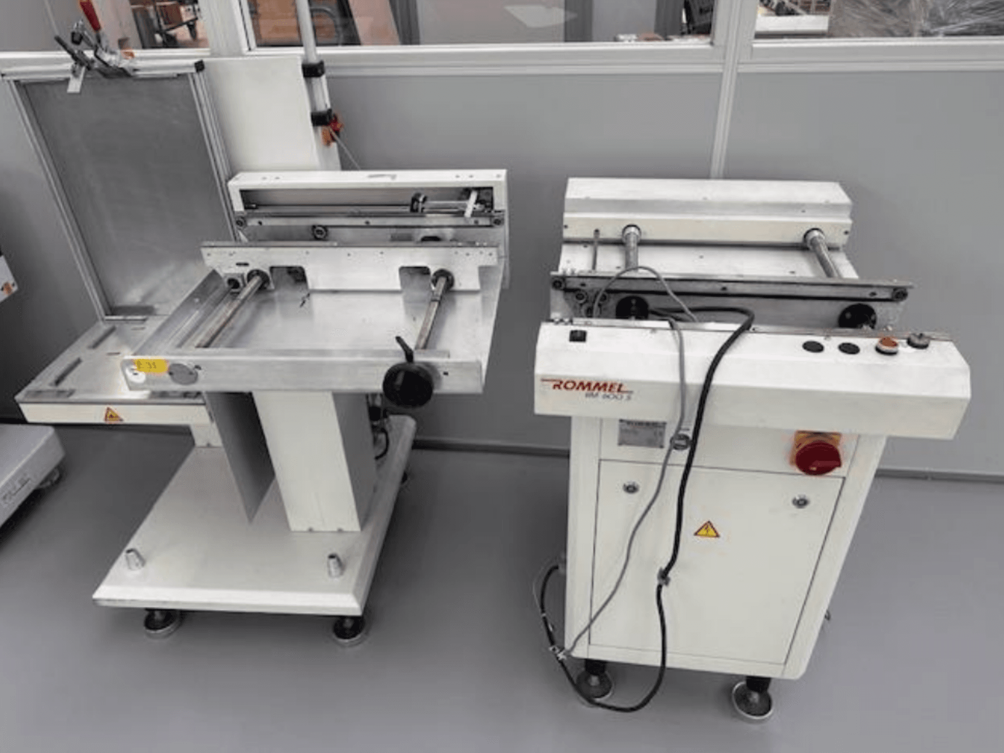 Rommel HM 5033 labeling machine, front view; features control panel, rollers, and stainless steel surfaces.