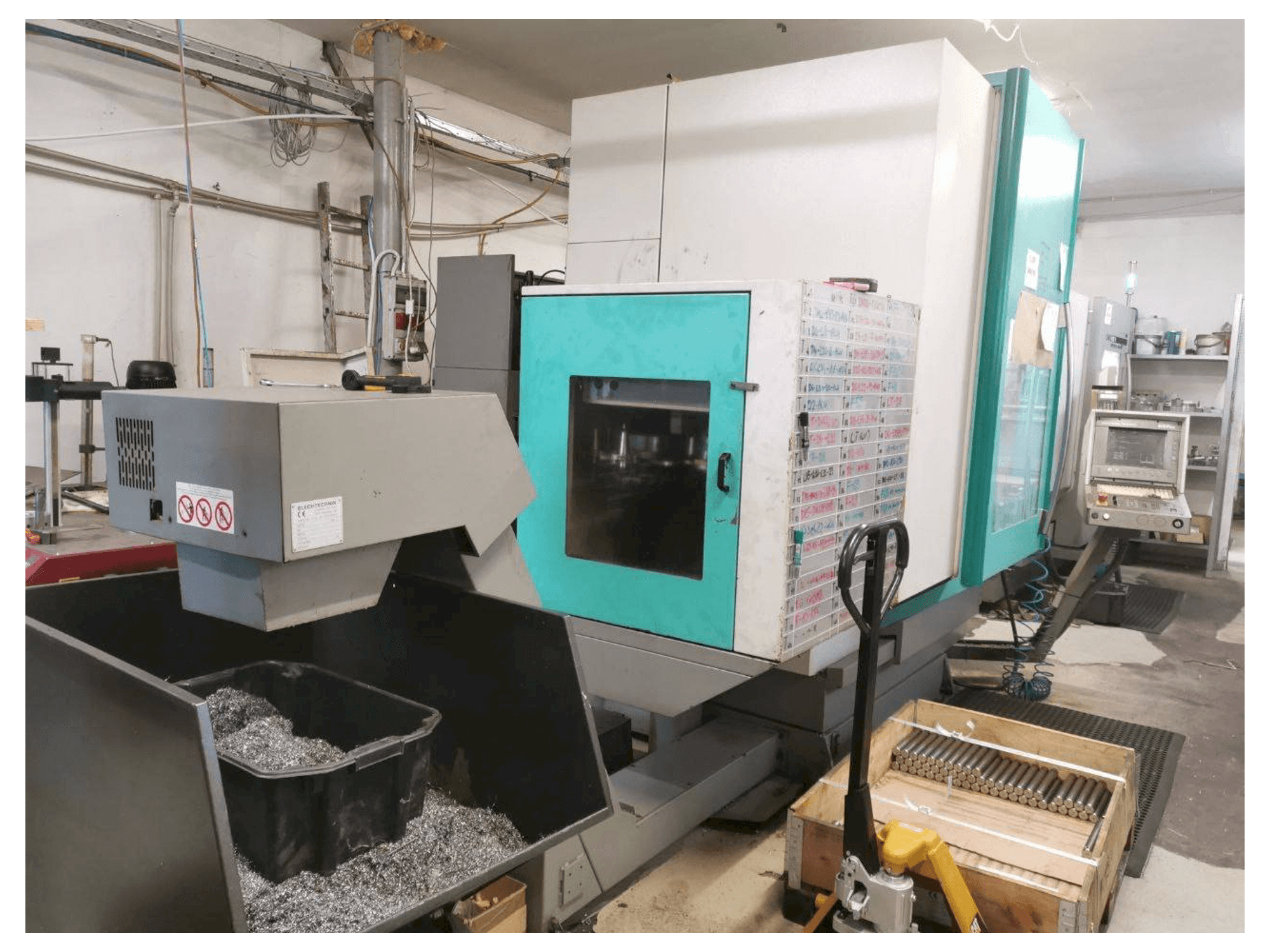 Front view of DECKEL MAHO 70 V machine