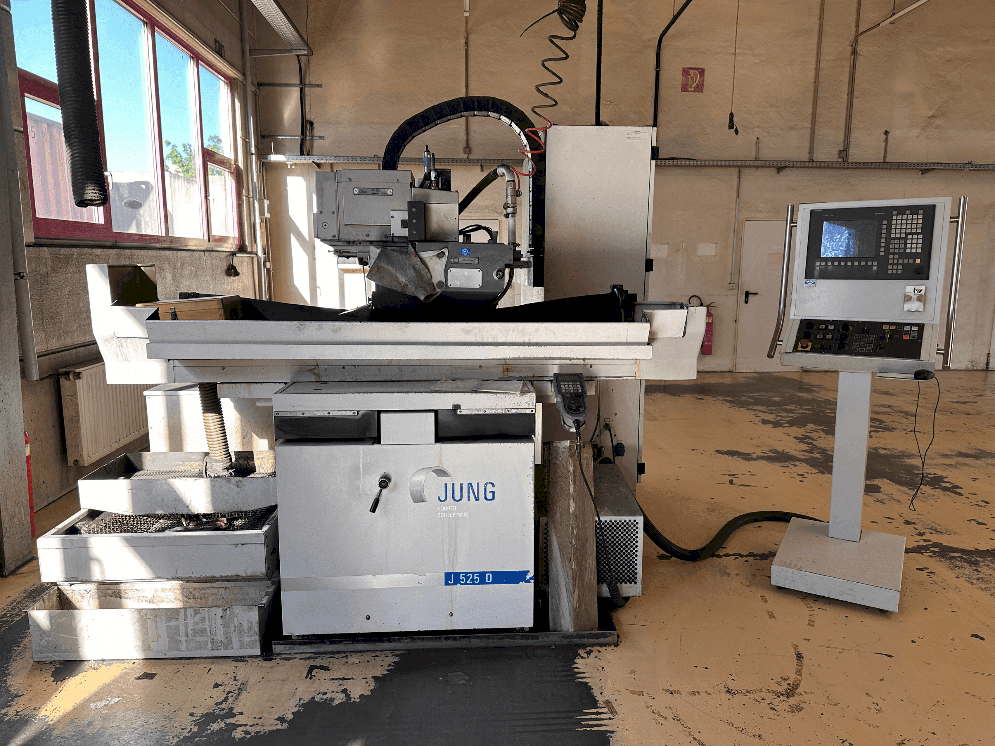 Front view of JUNG J 525-D machine