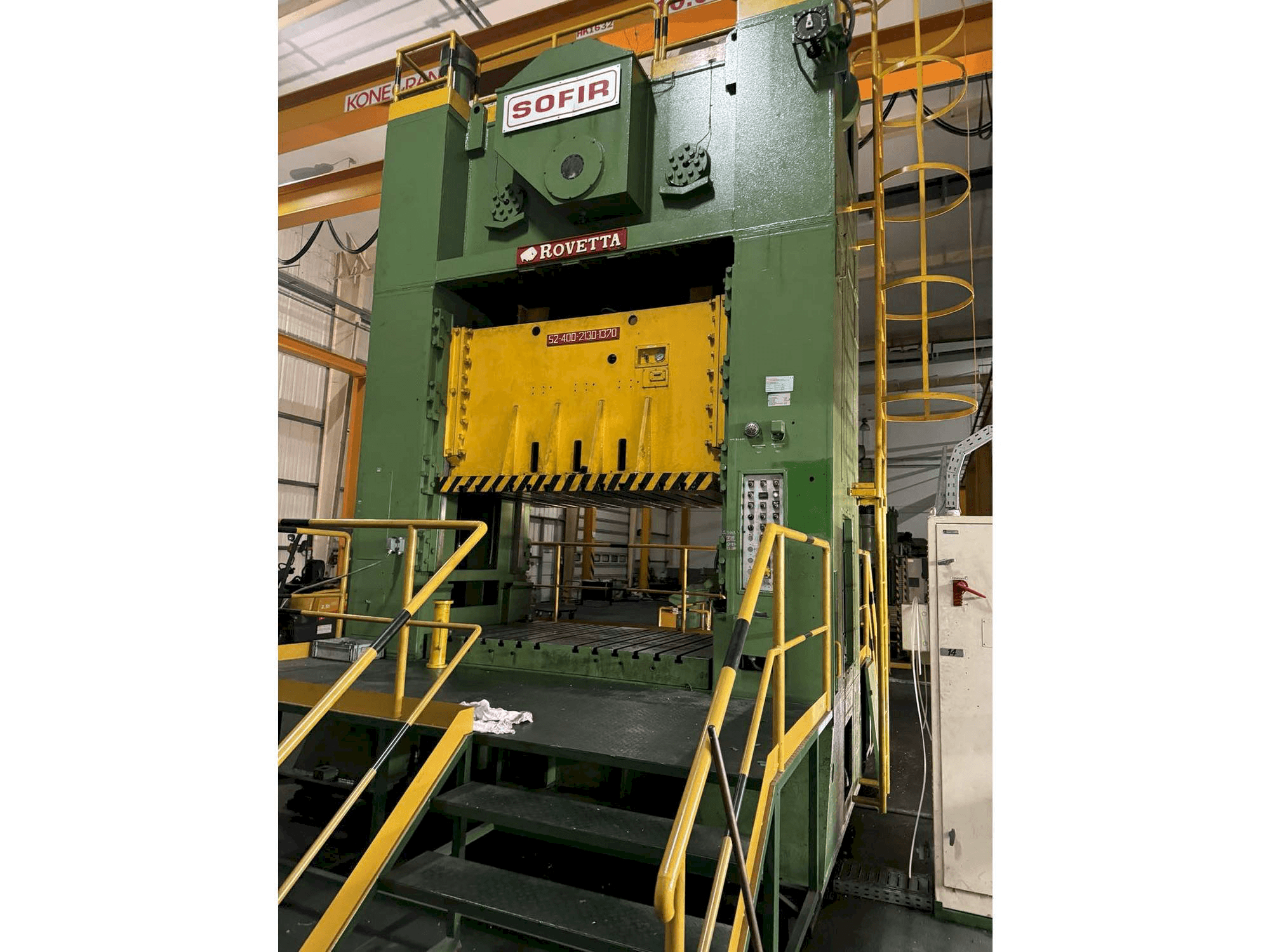 Front view of ROVETTA 400t machine