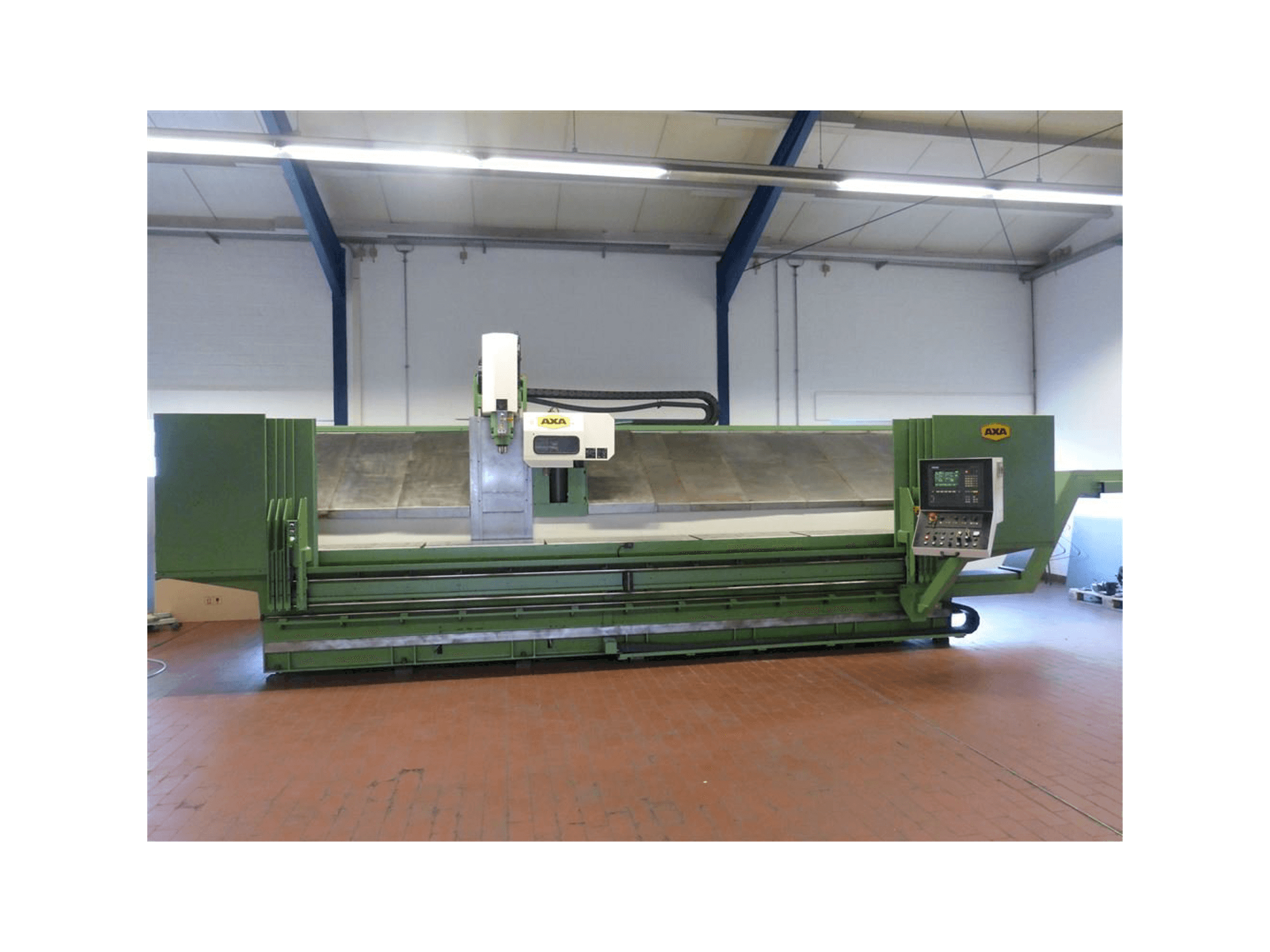 Front view of AXA VSC 1-5000M/E machine