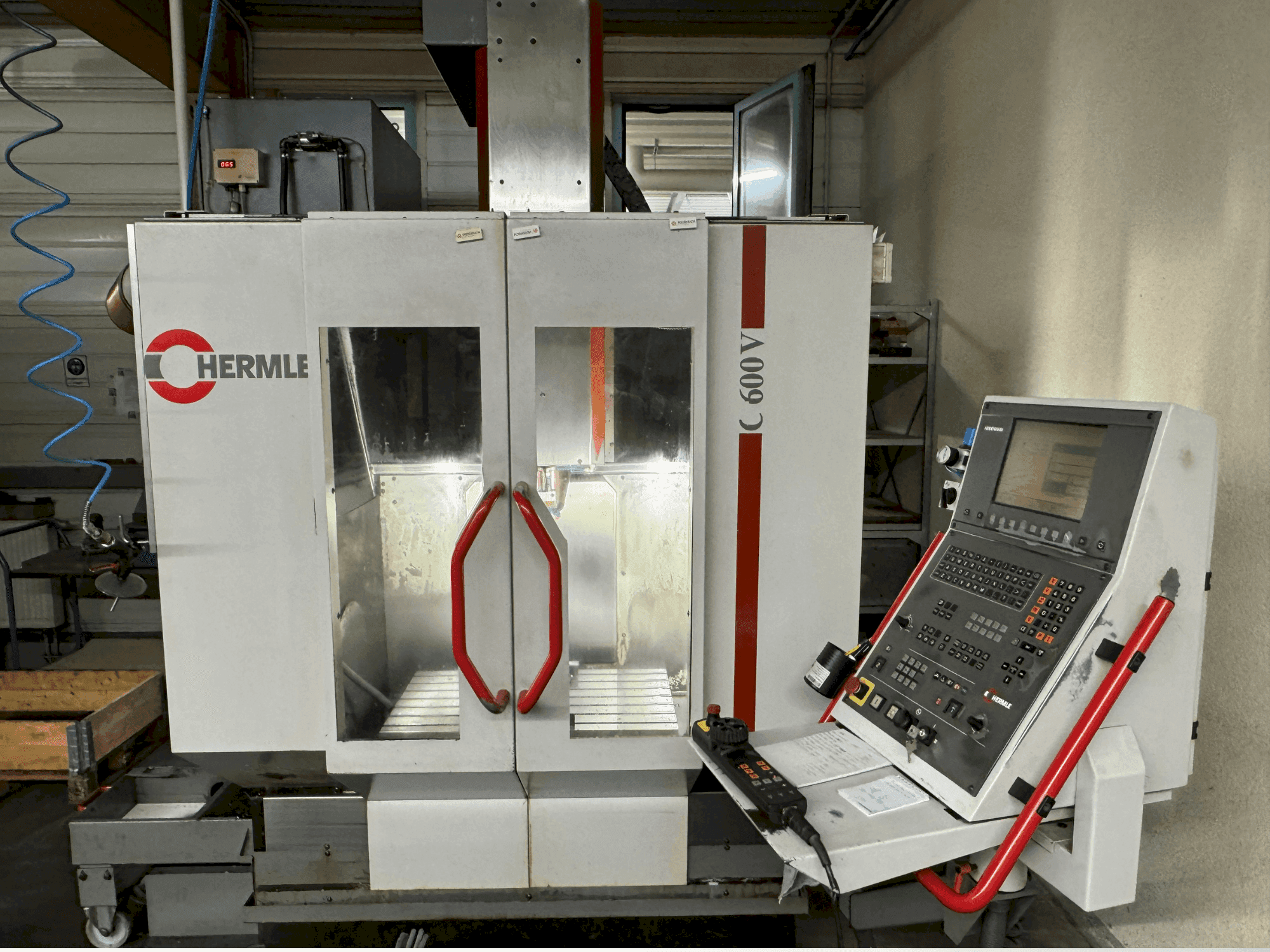 Front view of HERMLE C600 machine