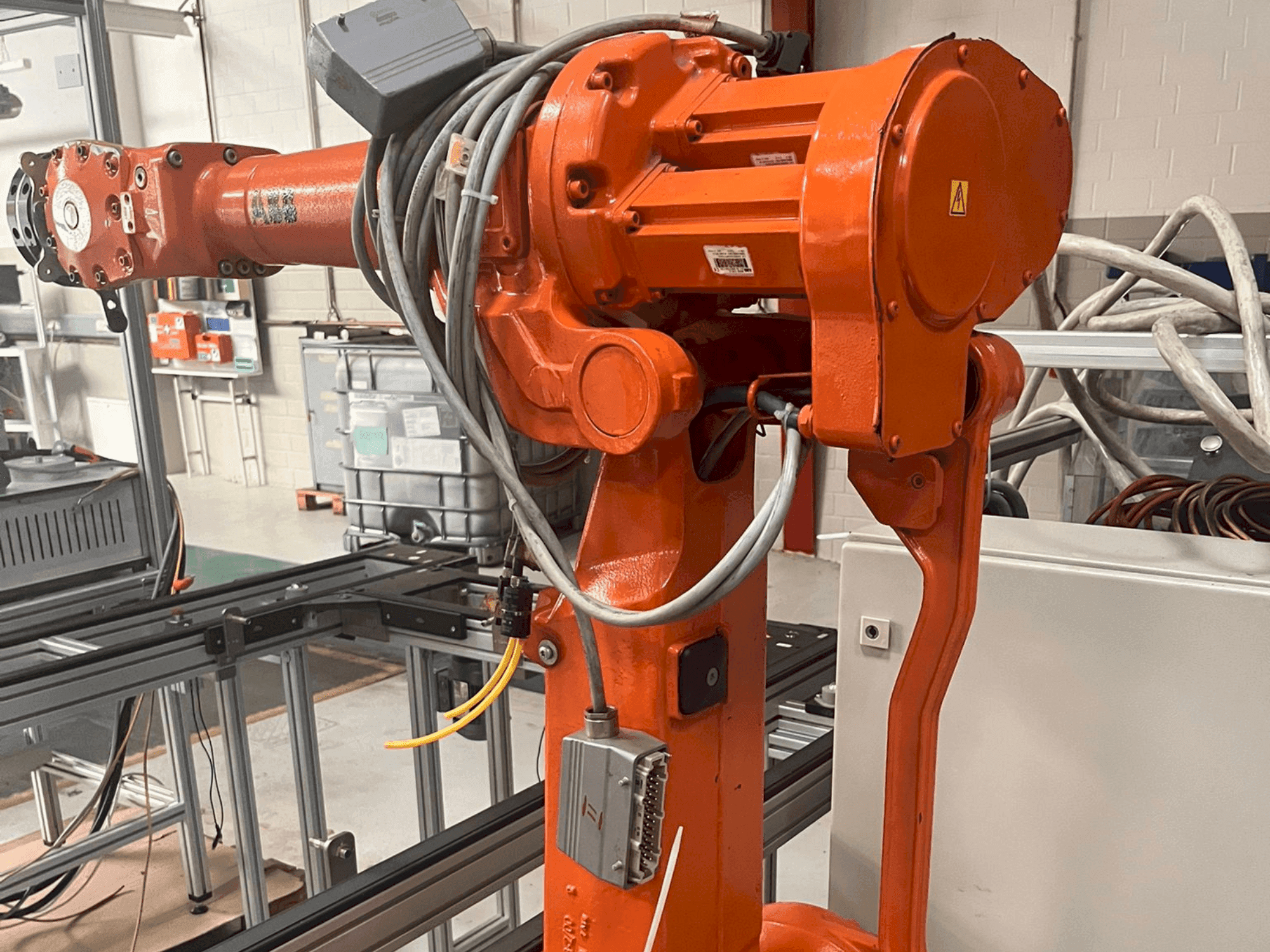 Front view of ABB IRB 2400 M2004 machine