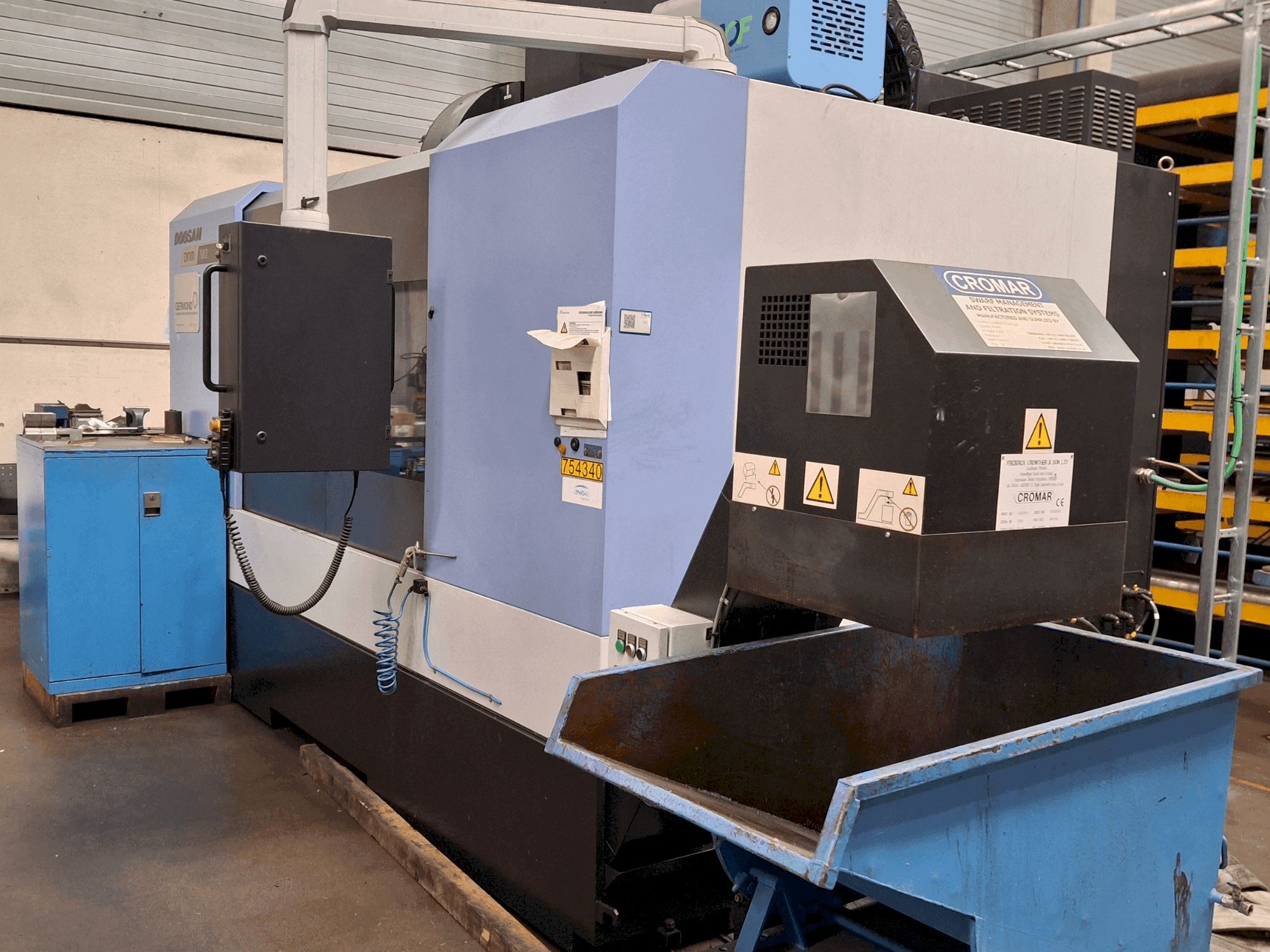 Front view of DOOSAN DNM 750 II machine