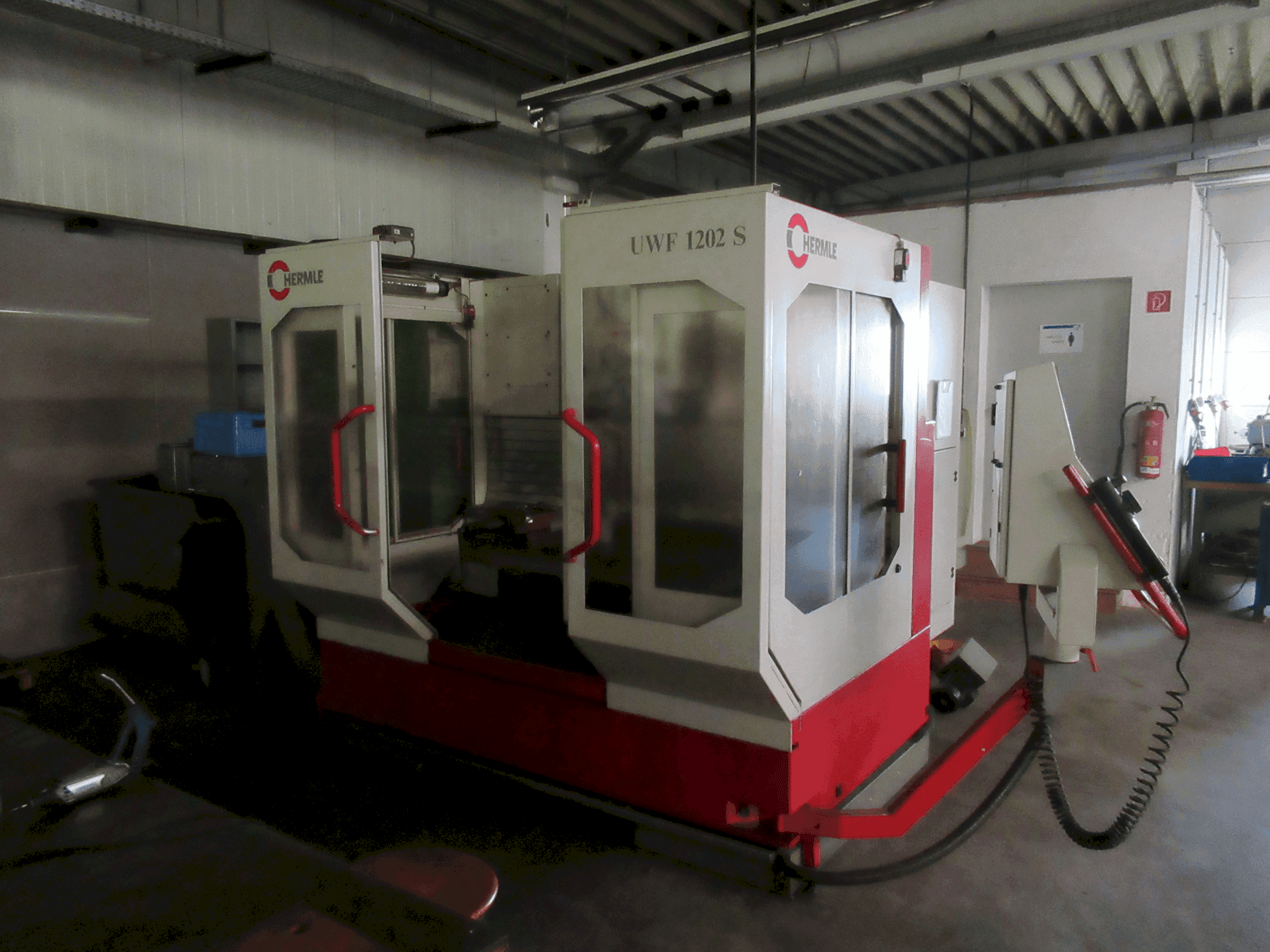 Front view of HERMLE UWF 1202 S machine