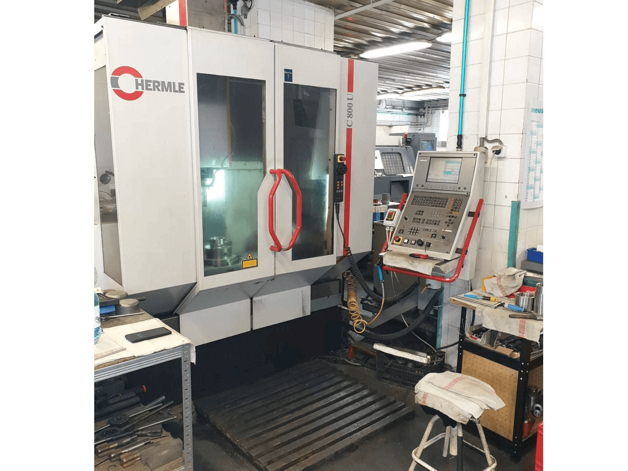 Front view of HERMLE C800 U machine