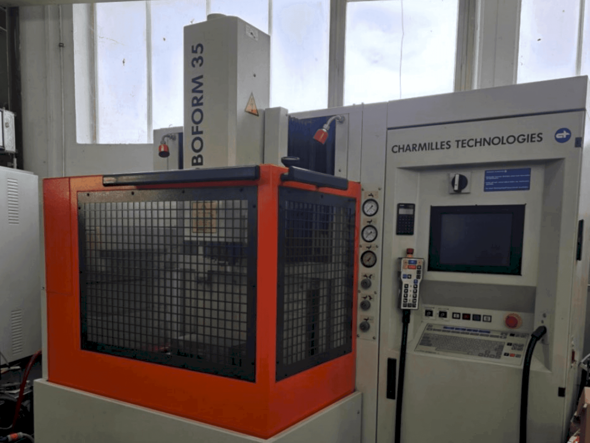 Front view of CHARMILLES Roboform 35 machine