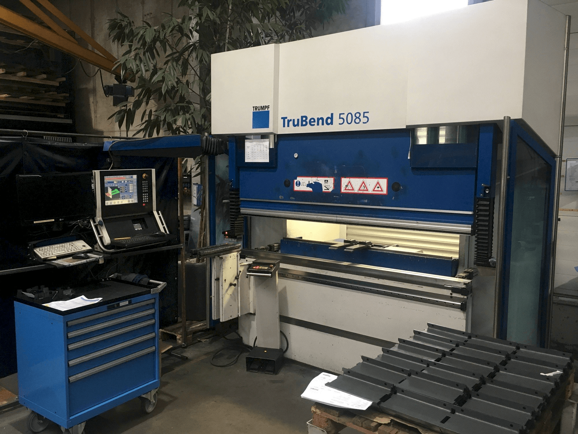 Right view of Trumpf TruBend 5085X machine