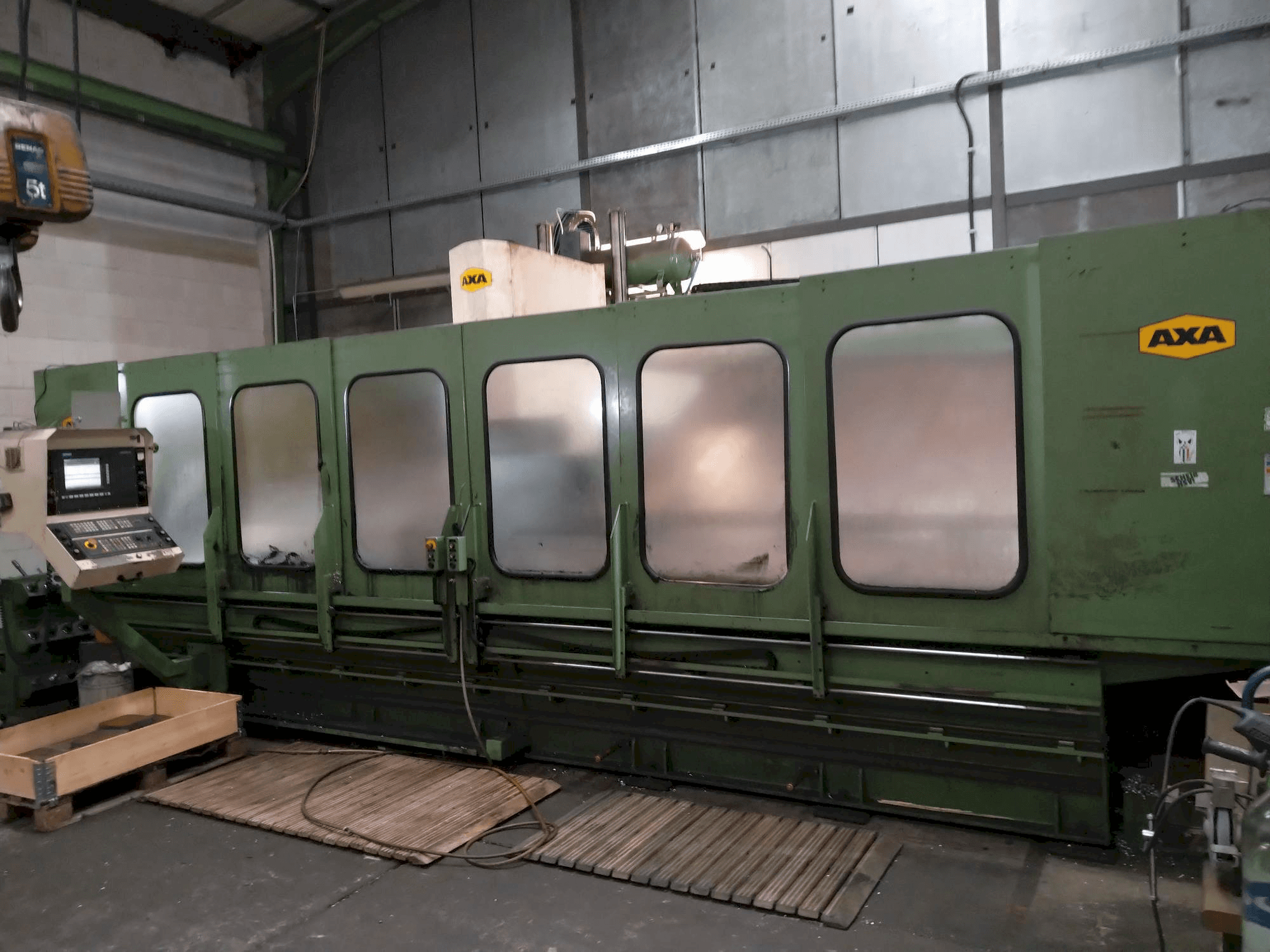 Front view of AXA VSC 5000-m machine