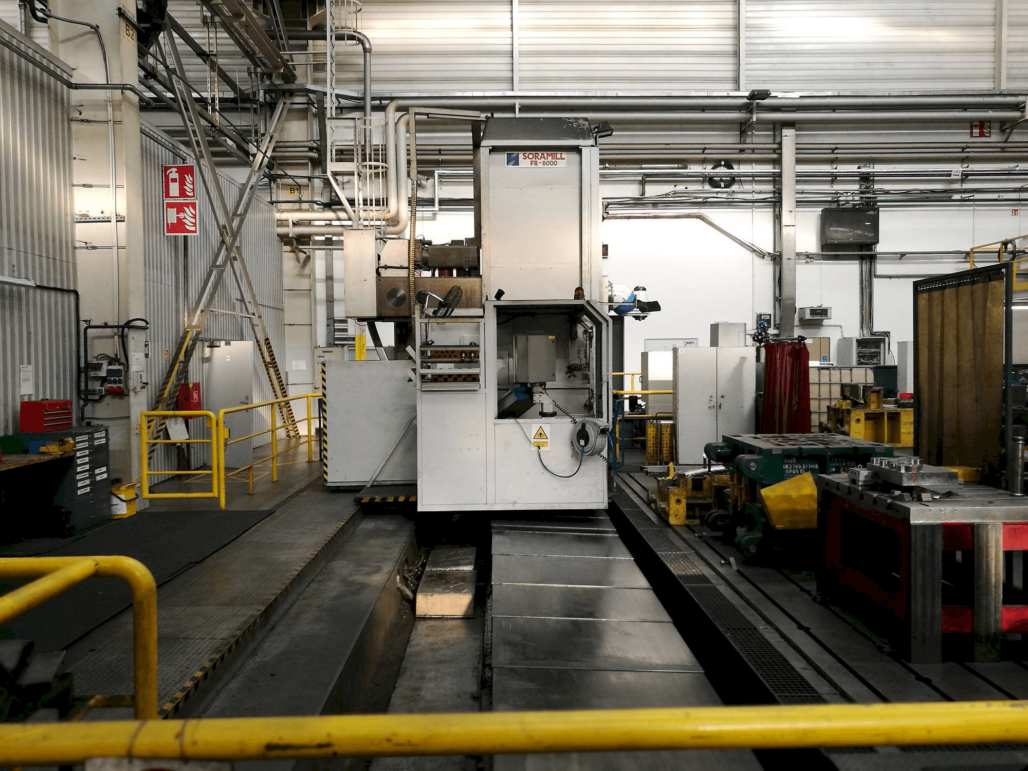 Front view of Soraluce FR-8000 machine