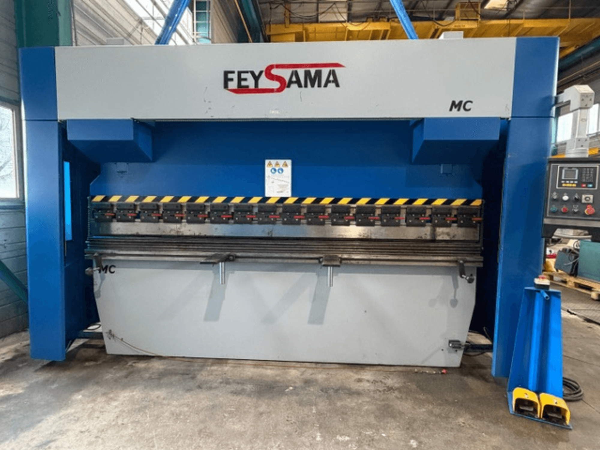 Front view of FEYSAMA MCCH 6/3050 press brake, featuring yellow safety markings, control panel on the right, and sturdy base.