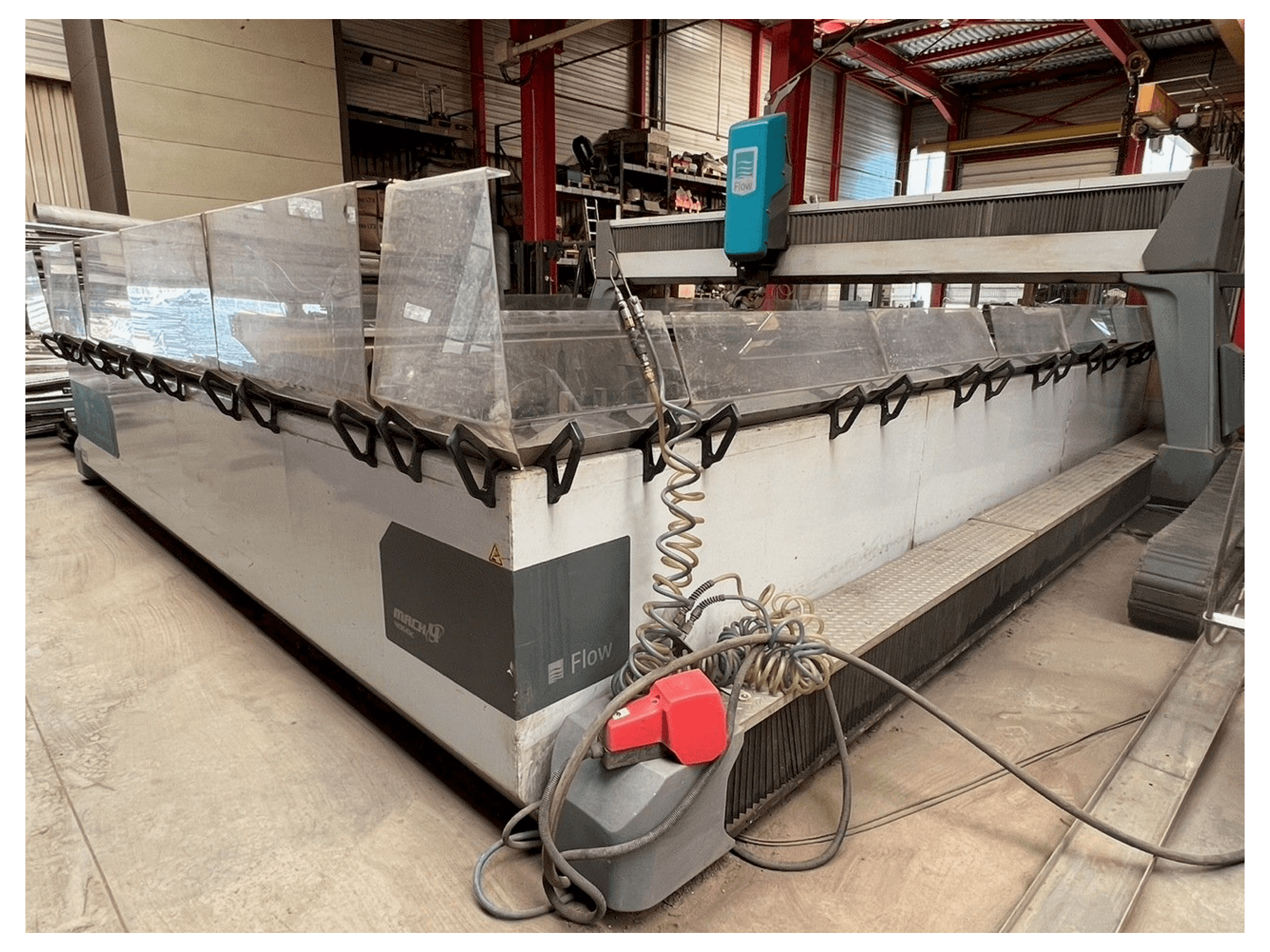 Front view of Flow MACH4 4060 XD machine