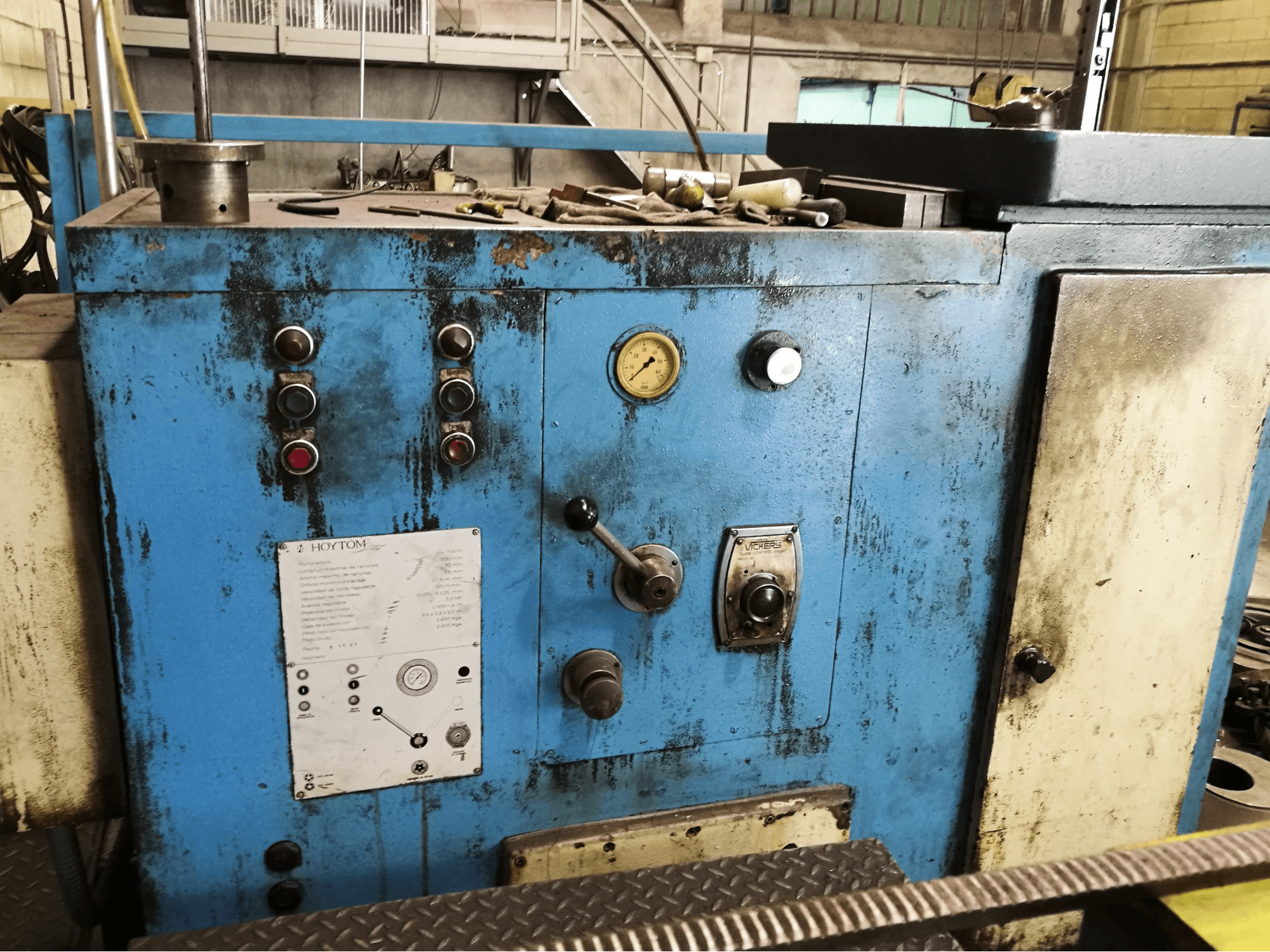 Front view of Hoytom 700 H machine